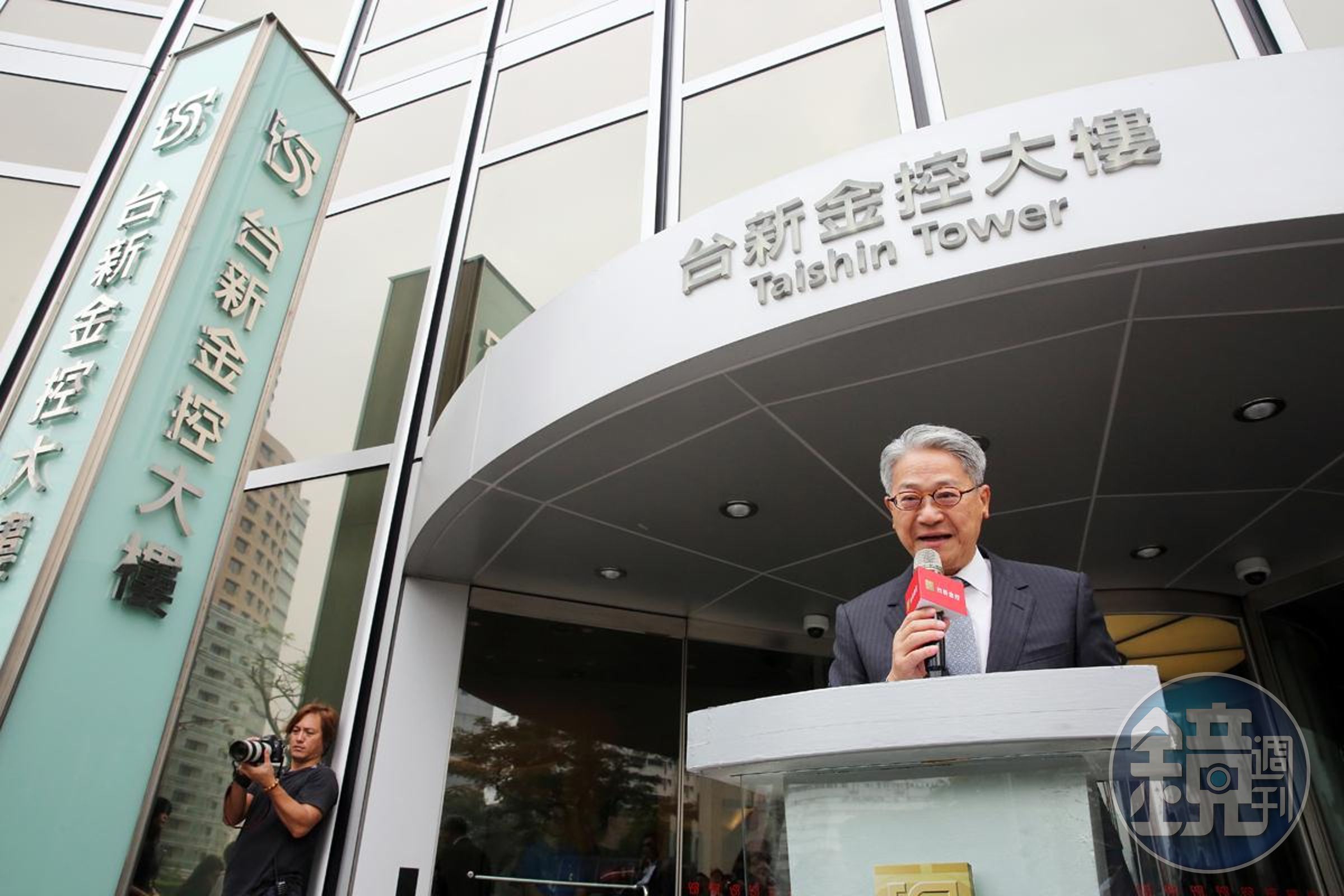台新金董事長吳東亮2005年間主導入主彰銀，台新金卻與財政部纏訟。