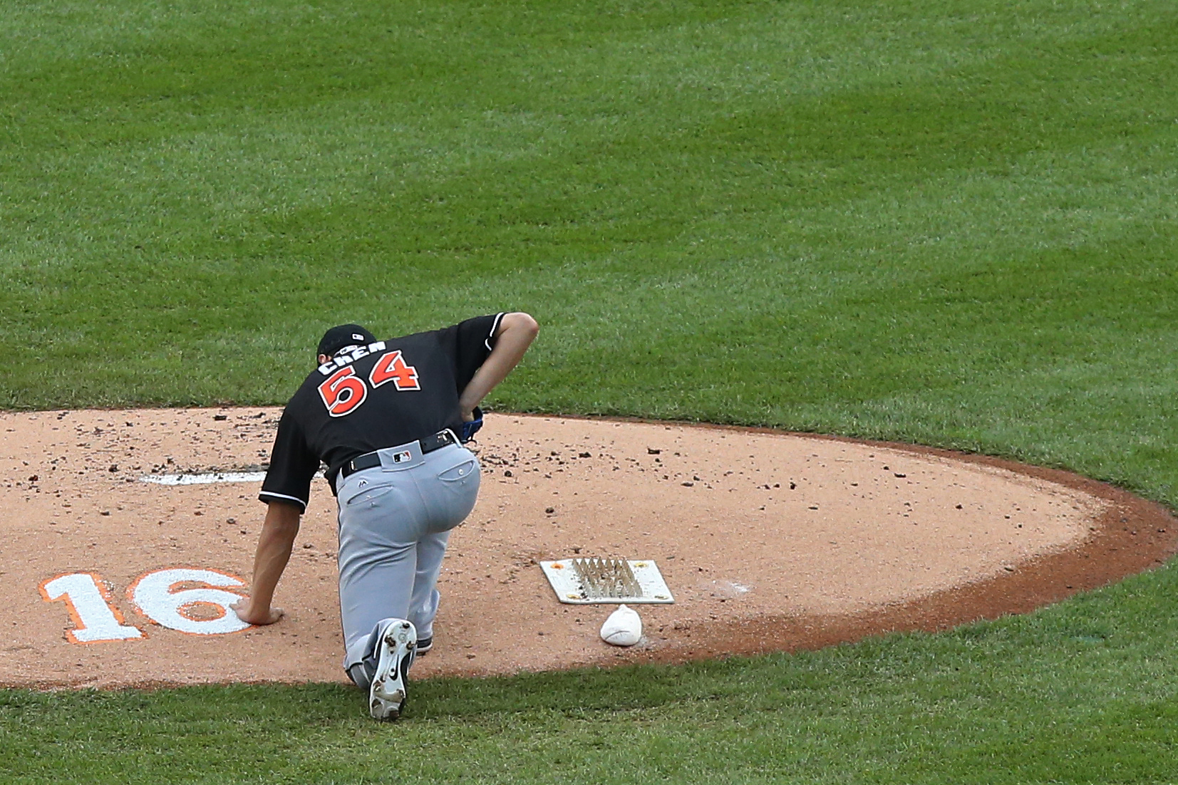 若陳偉殷決定動第二次Tommy John手術，有可能就此告別先發行列。(東方IC)