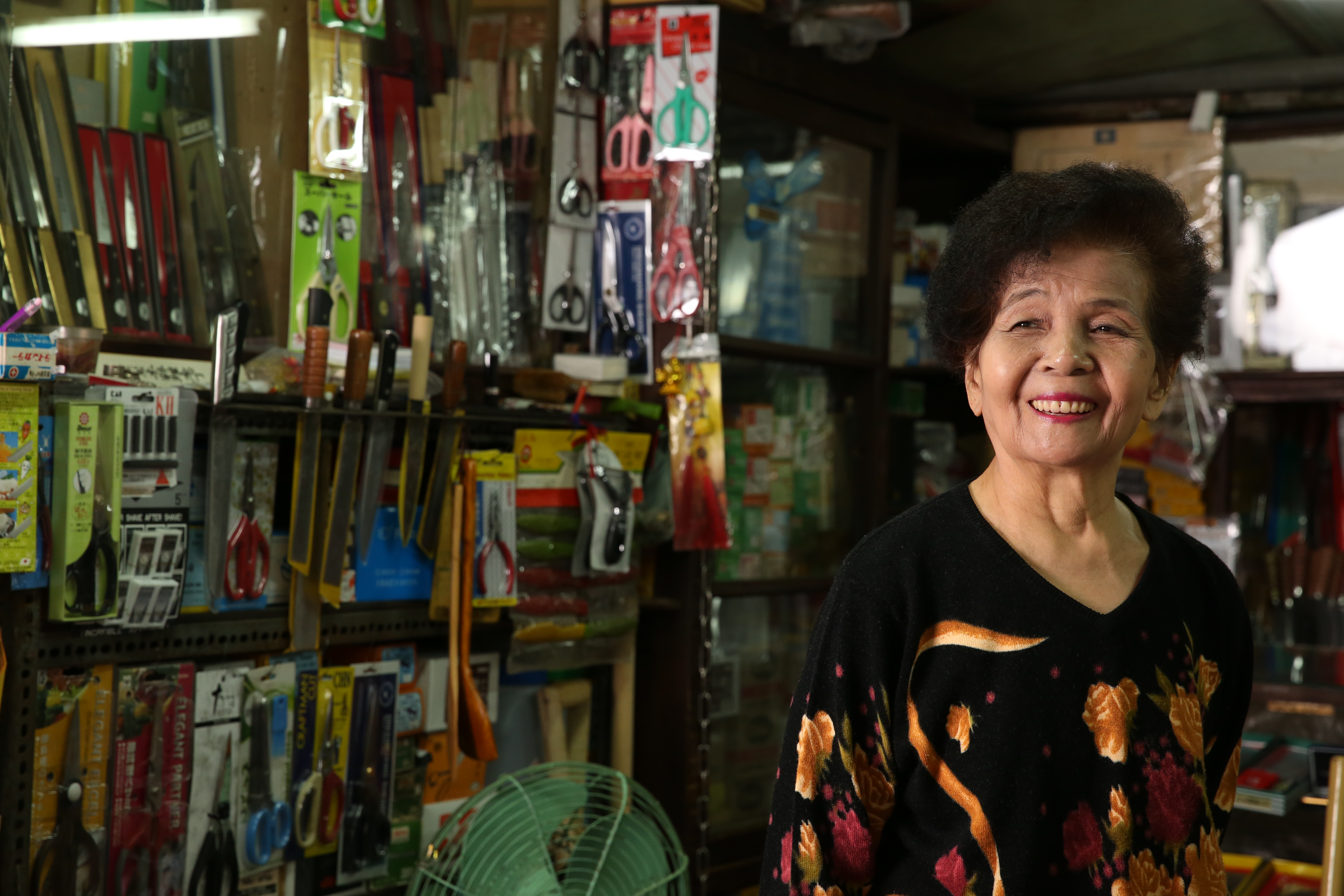 多年守著夫家五金行，歐張解是客人口中親切的「歐太太」。