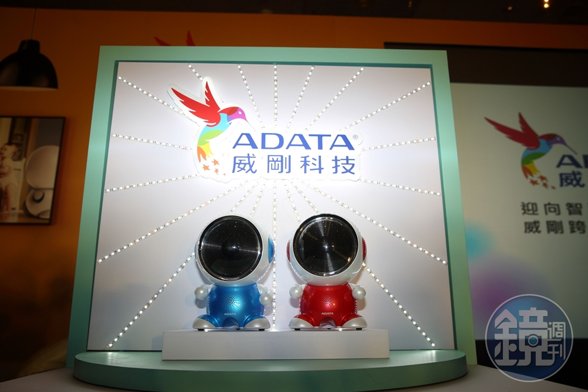 這次威剛發表了兩台機器人，內建包括中、英、日、法、葡、西等6國語言版本。