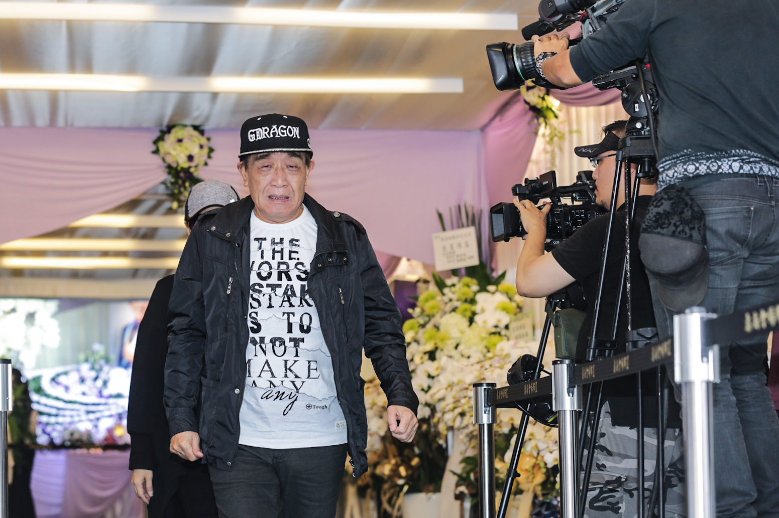 張帝是提攜豬哥亮開啟秀場主持的貴人，今早就到靈堂弔唁。