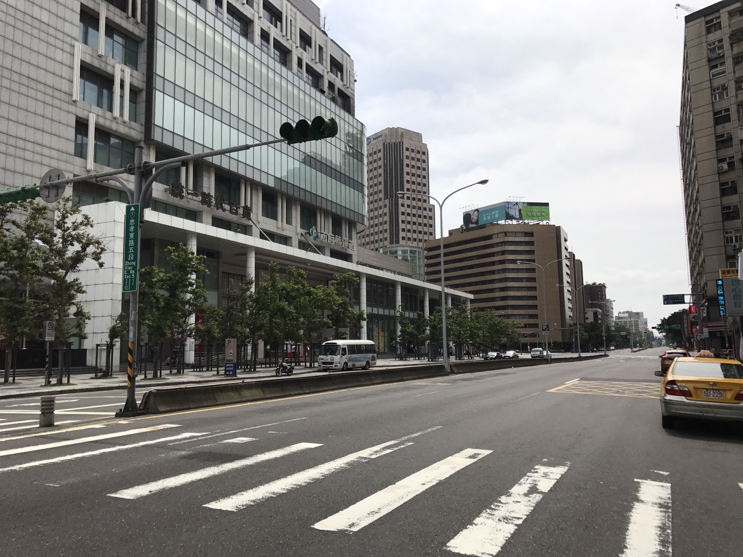 萬安演習開始，台北街頭出現空無一人的景象。