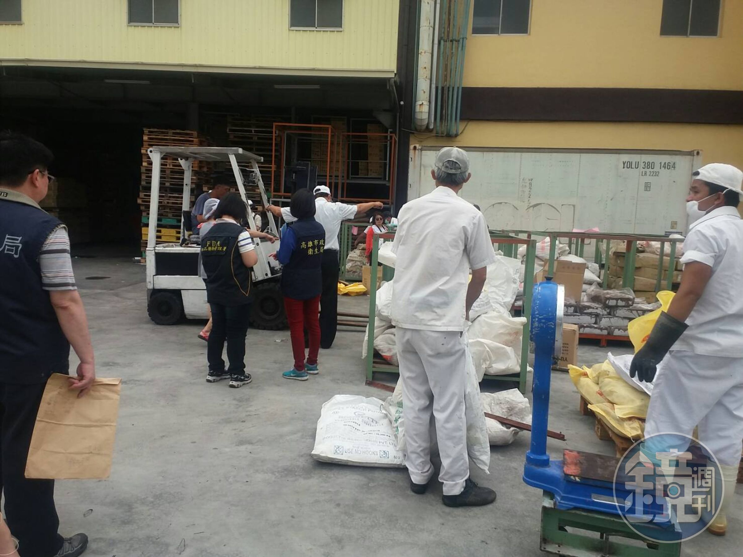 裕榮公司最近才因為工廠有鼠跡、產品標示不清等問題，遭衛生局開罰新台幣12萬元和5萬元。