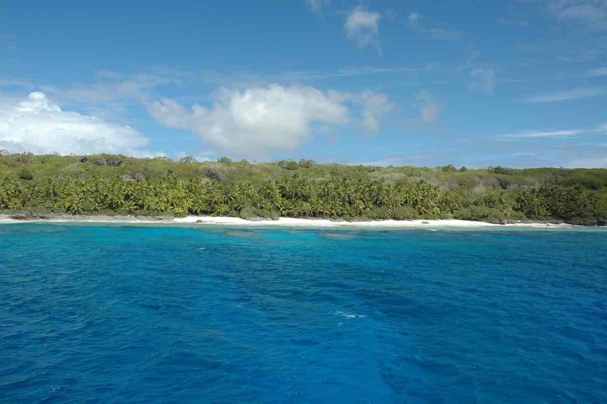 亨德森島被列入聯合國教科文組織的世界遺產名單，美麗如畫，如今卻堆積了成堆塑膠垃圾。（UNESCO）
