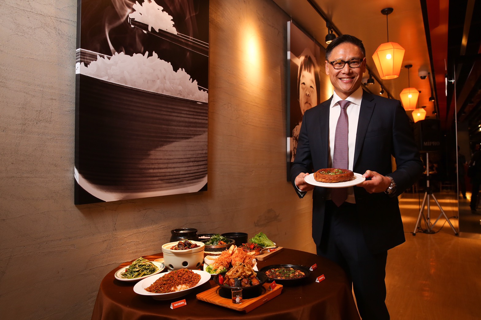 瓦城董事長徐承義從小學跆拳道，企業文化也承襲相同精神。