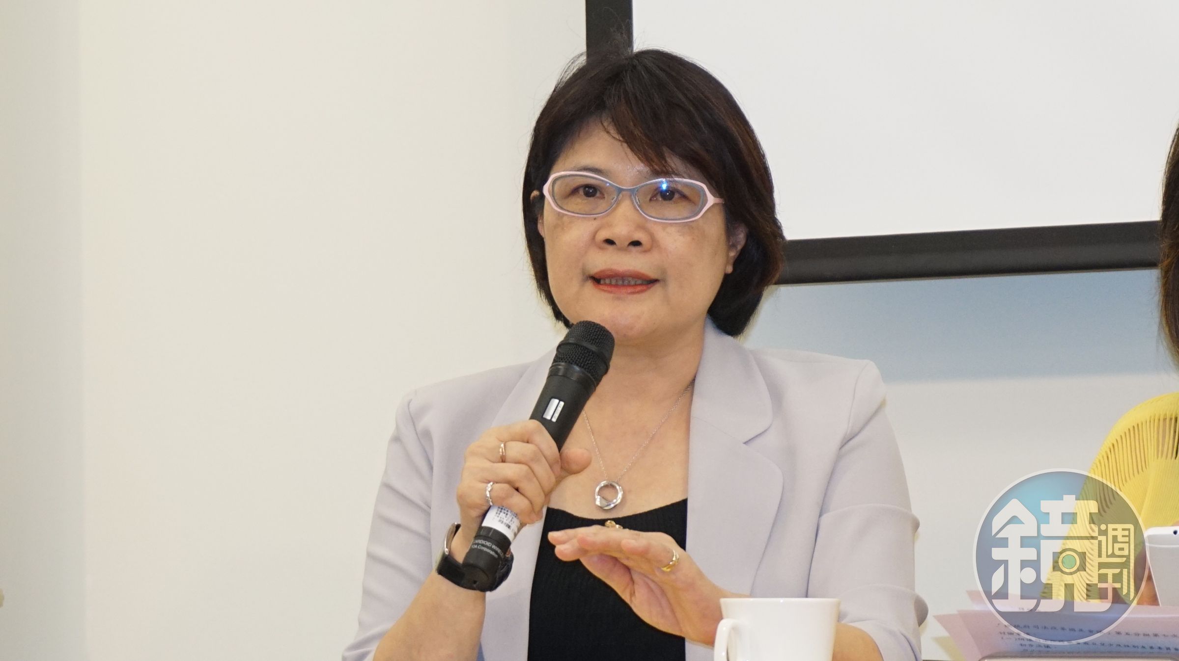 台大社會系教授劉淑瓊指出一年高達5萬餘兒童受虐，提案提高兒少保護層級。