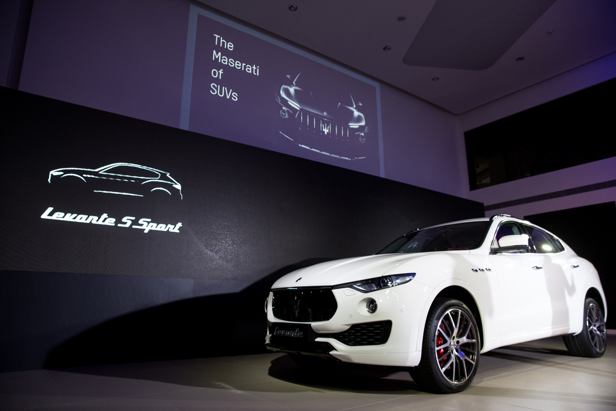 韓星孔劉在鬼怪戲中選擇了瑪莎拉蒂旗下的第一部豪華休旅車Levante S當代步工具。