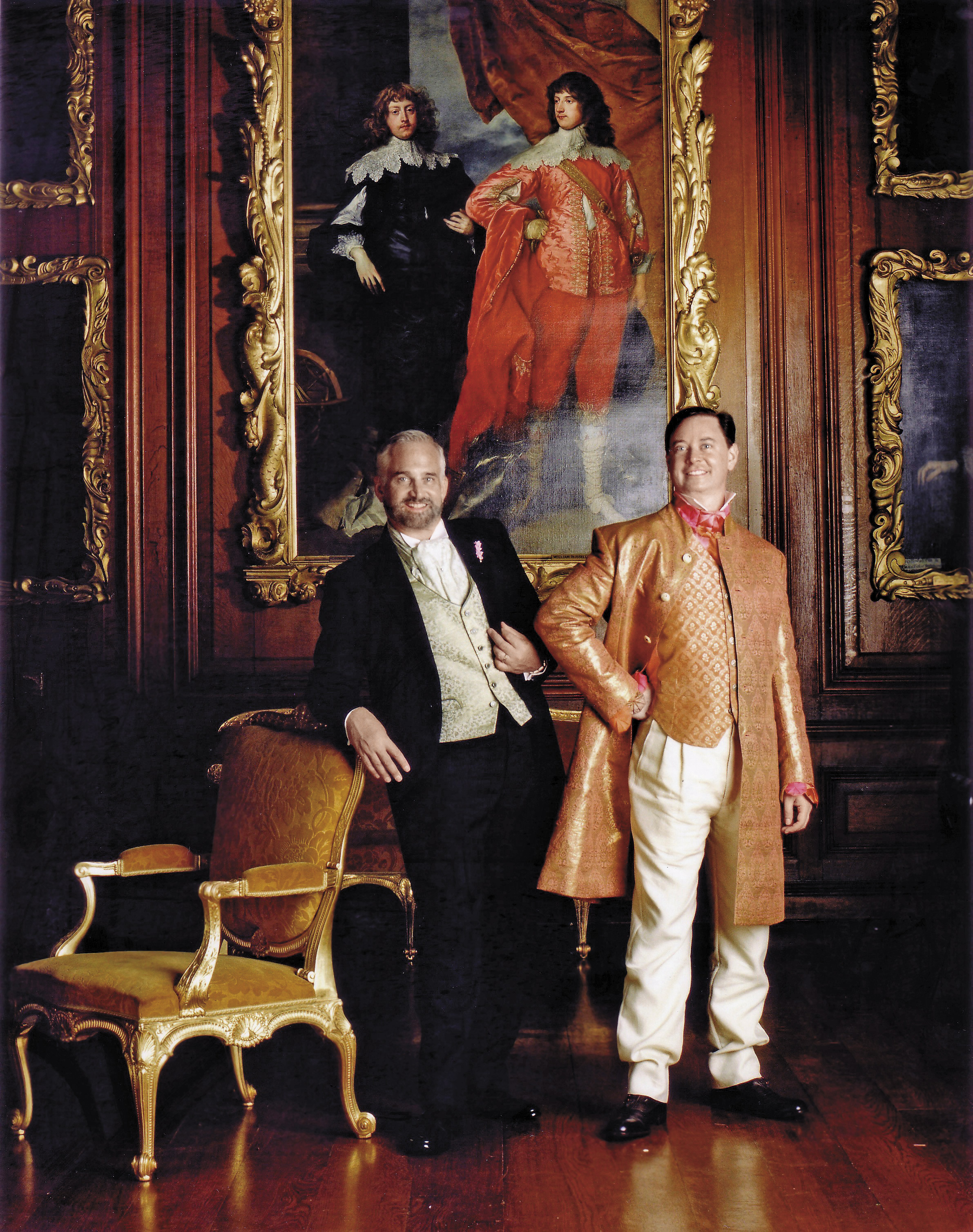 2007年，安德魯（右）和約翰（左）在英格蘭Althorp註記同婚伴侶儀式時，拍下了鄭重的婚紗紀念照。2年後，又在美國公證結婚。（Hugo Burnand攝）