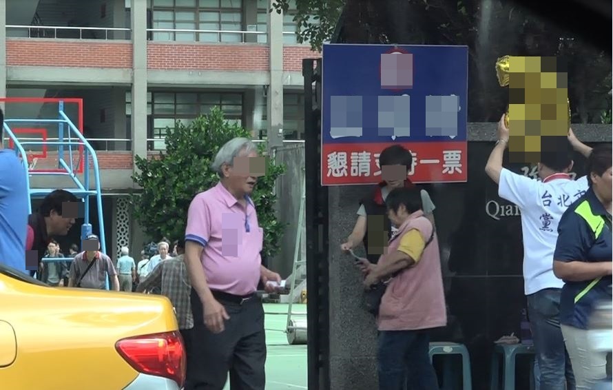 藍營黨魁大選20日投開票，卻有選民爆料有候選人違規拜票。