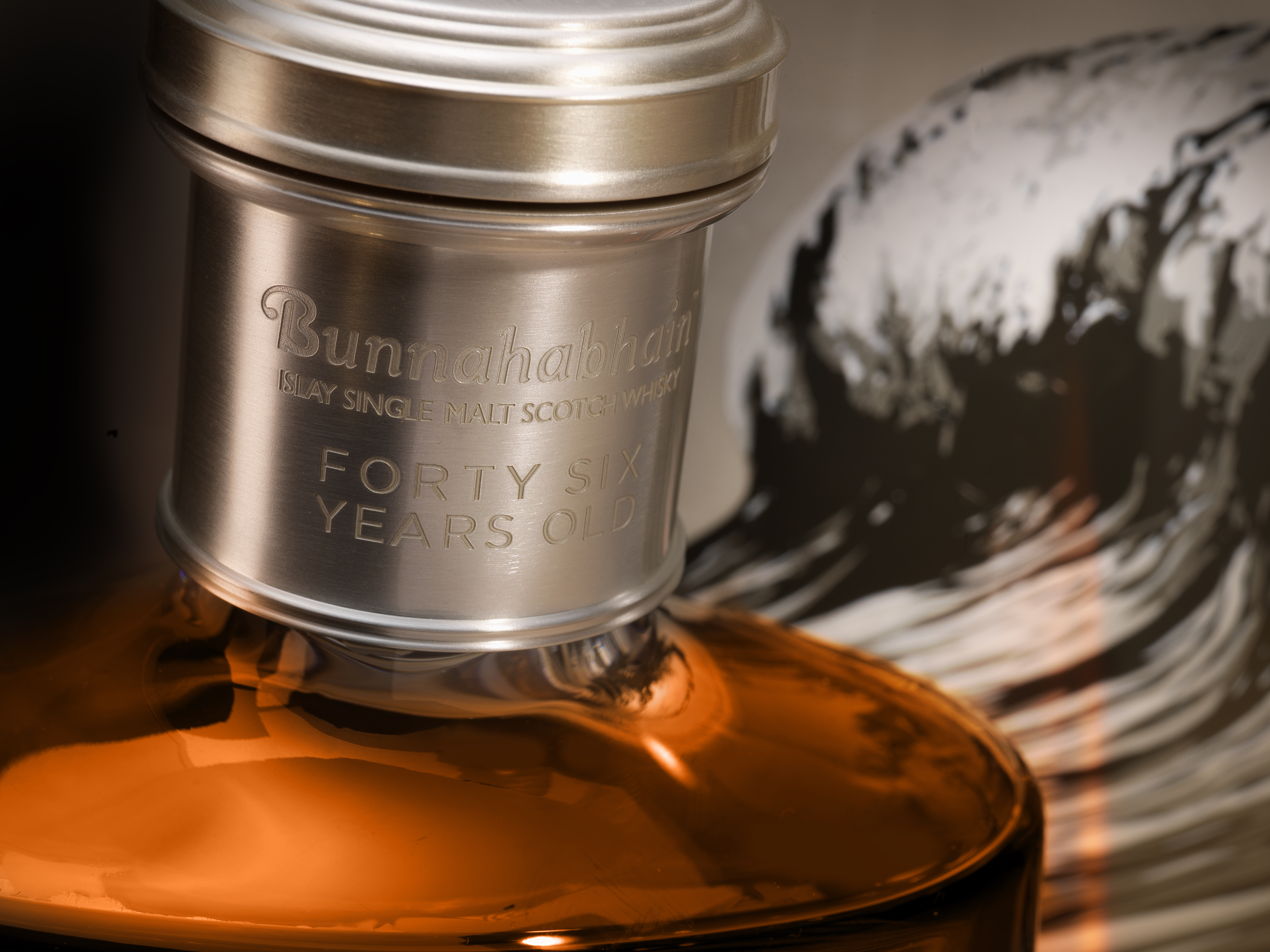 布納哈本酒廠幾年前曾推出40年的年份酒，這回更是破紀錄地推出46年，瓶蓋上雋刻的數字已說明一切。（圖片提供：帝仕德）