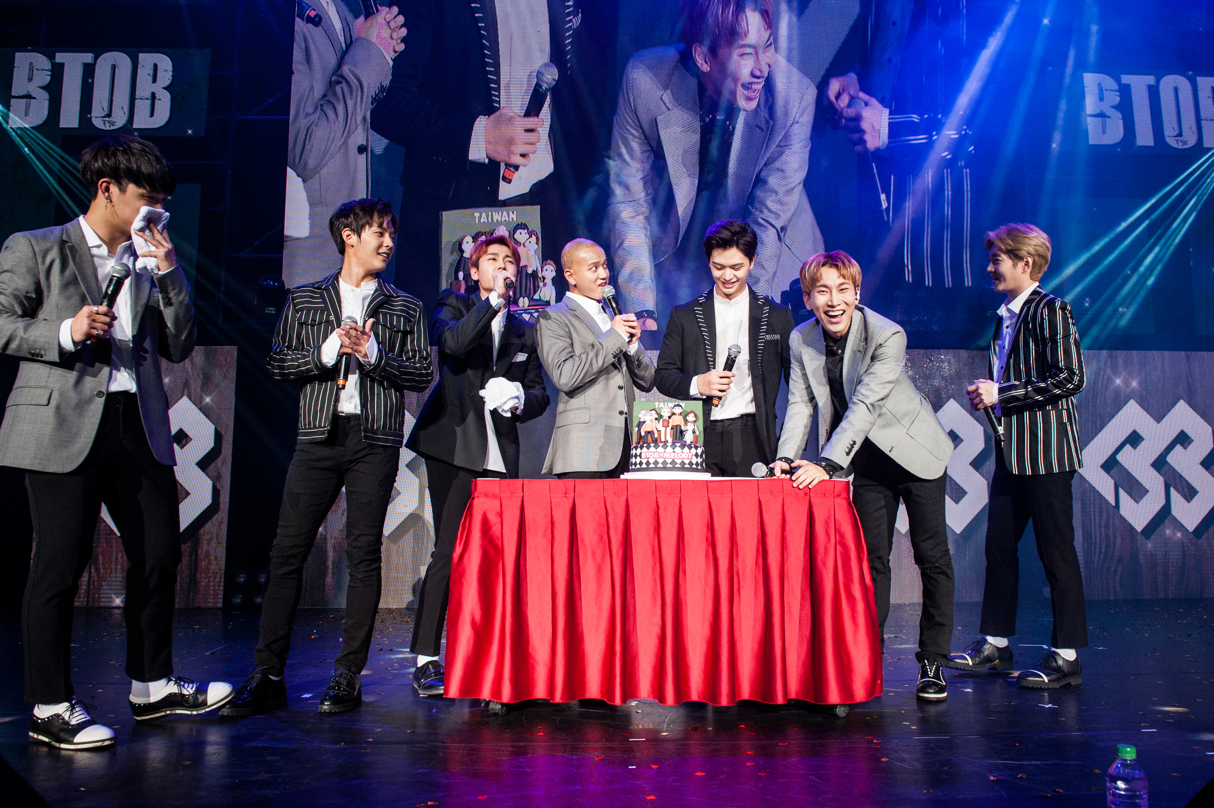 慶祝BTOB成軍五週年，台灣粉絲特地送上CUTE版人物造型蛋糕。