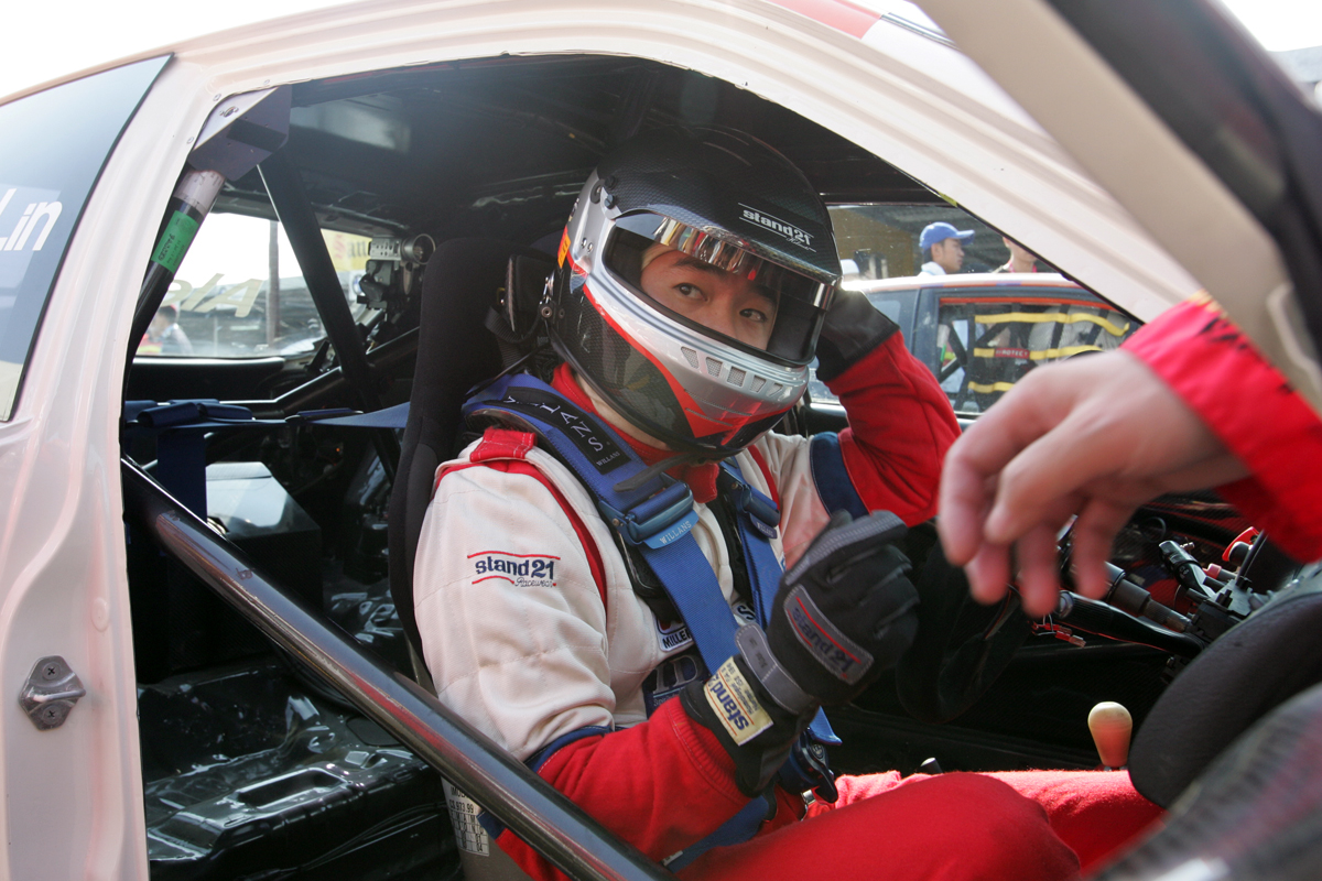 林家二代林柏蒼興趣廣泛，熱愛賽車、拳擊、泰拳、柔術、滑雪。