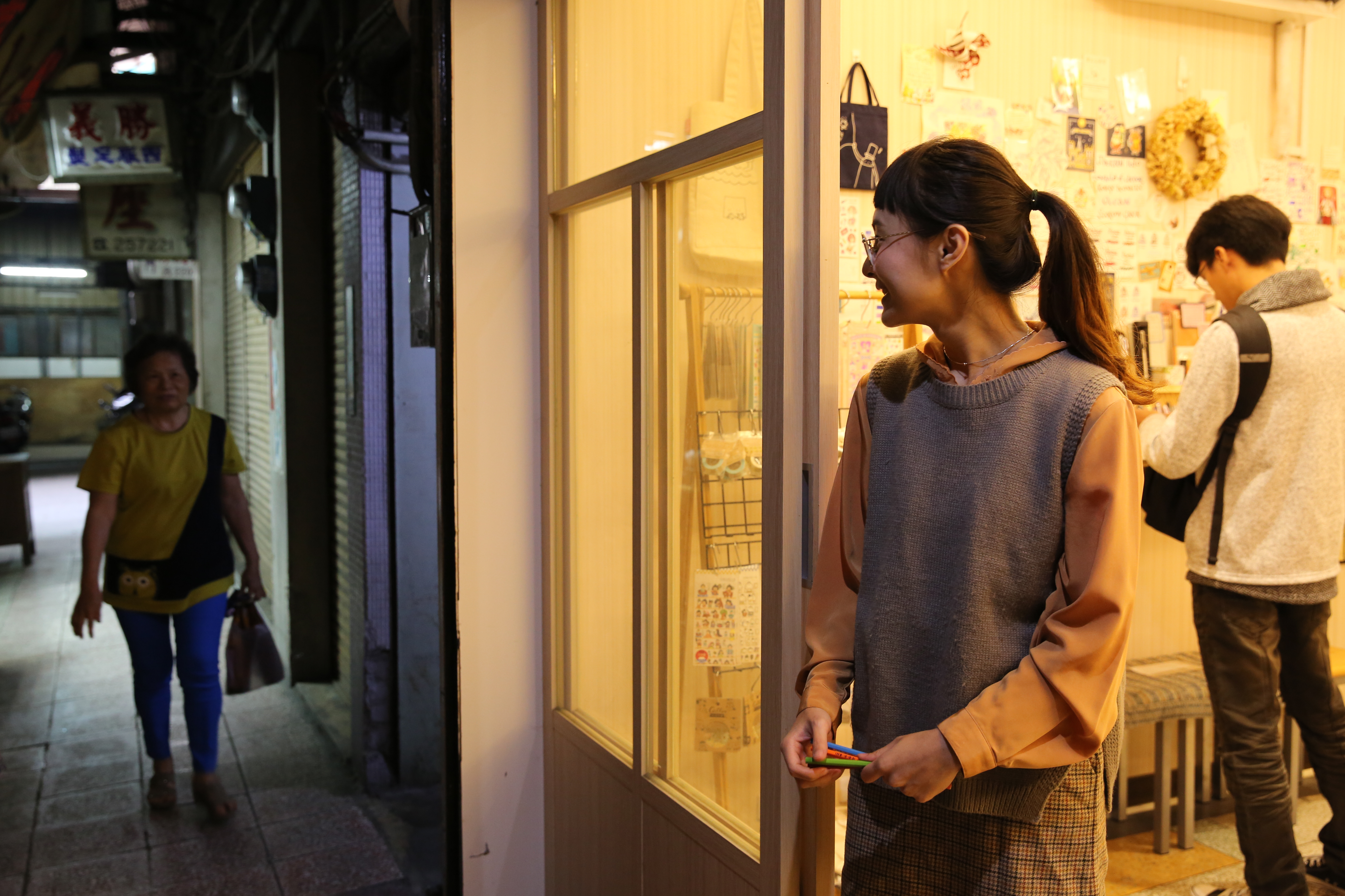 「什物町」在老商場裡看起來有種放錯地方的魔幻感。