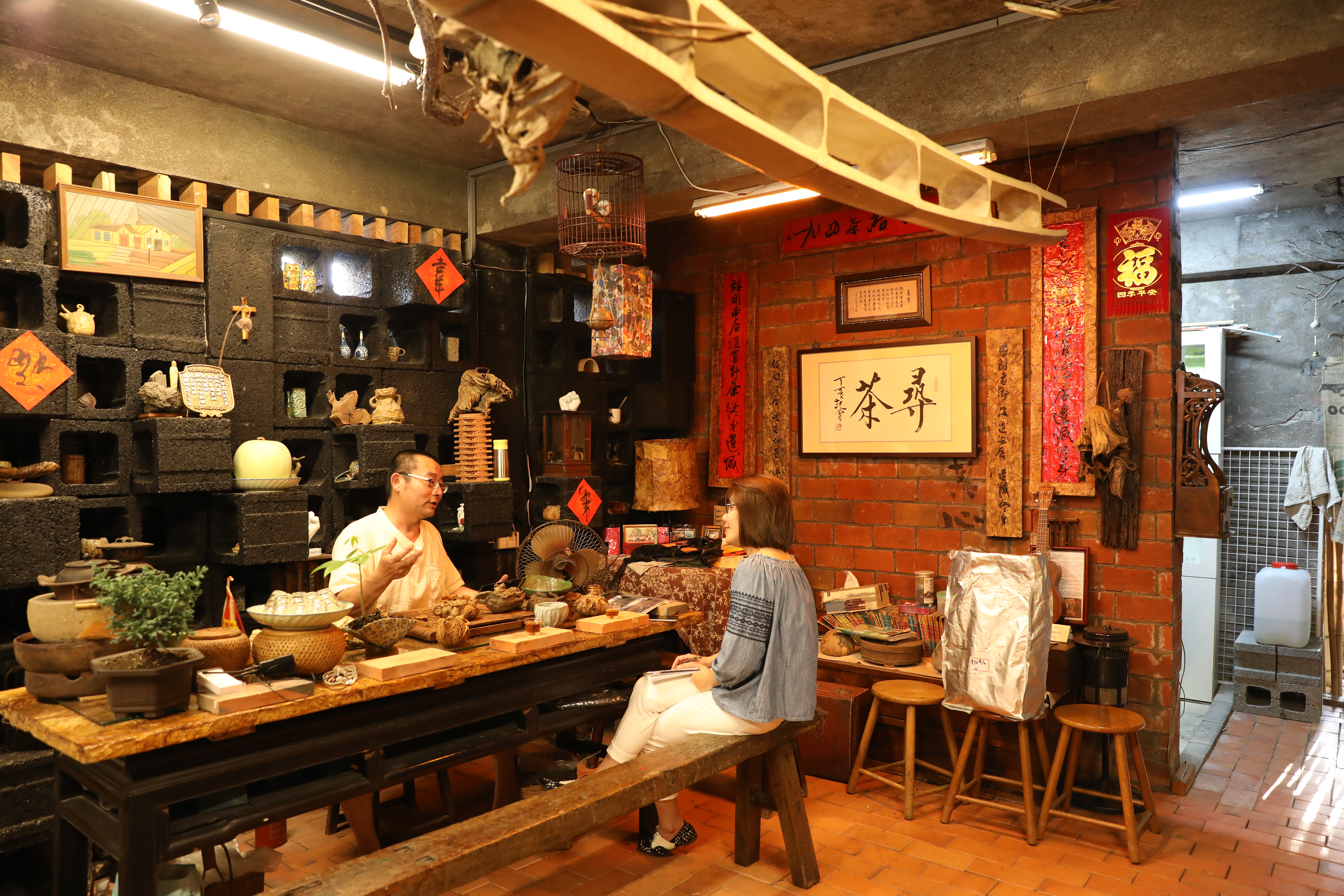 「石店子之冶・茶四九」主人賴傳莊返鄉樂在分享手作生活。
