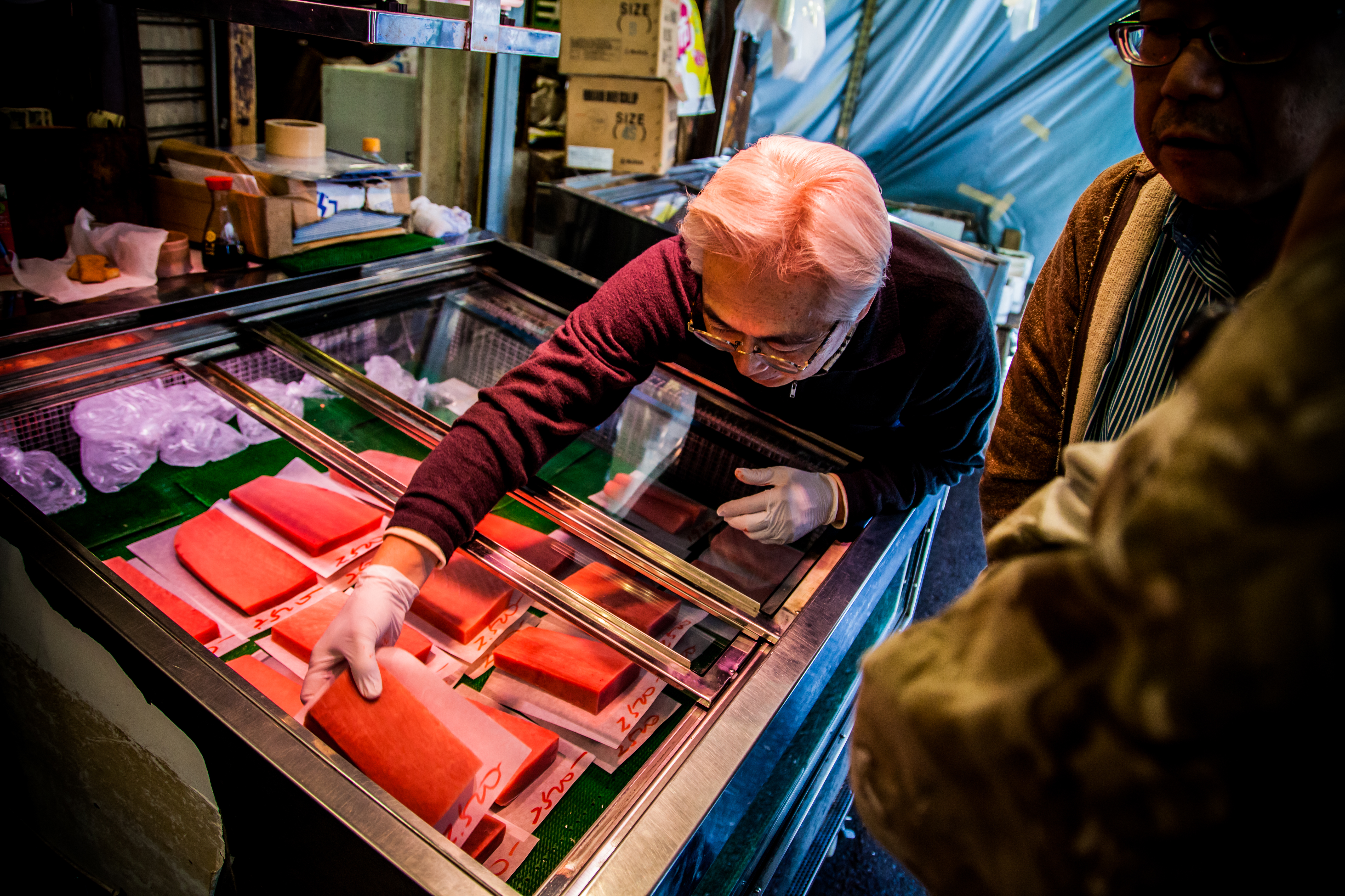 經過70°C以上加熱，或是在-20°C以下冷凍的魚貝類，才能安心吃下肚。