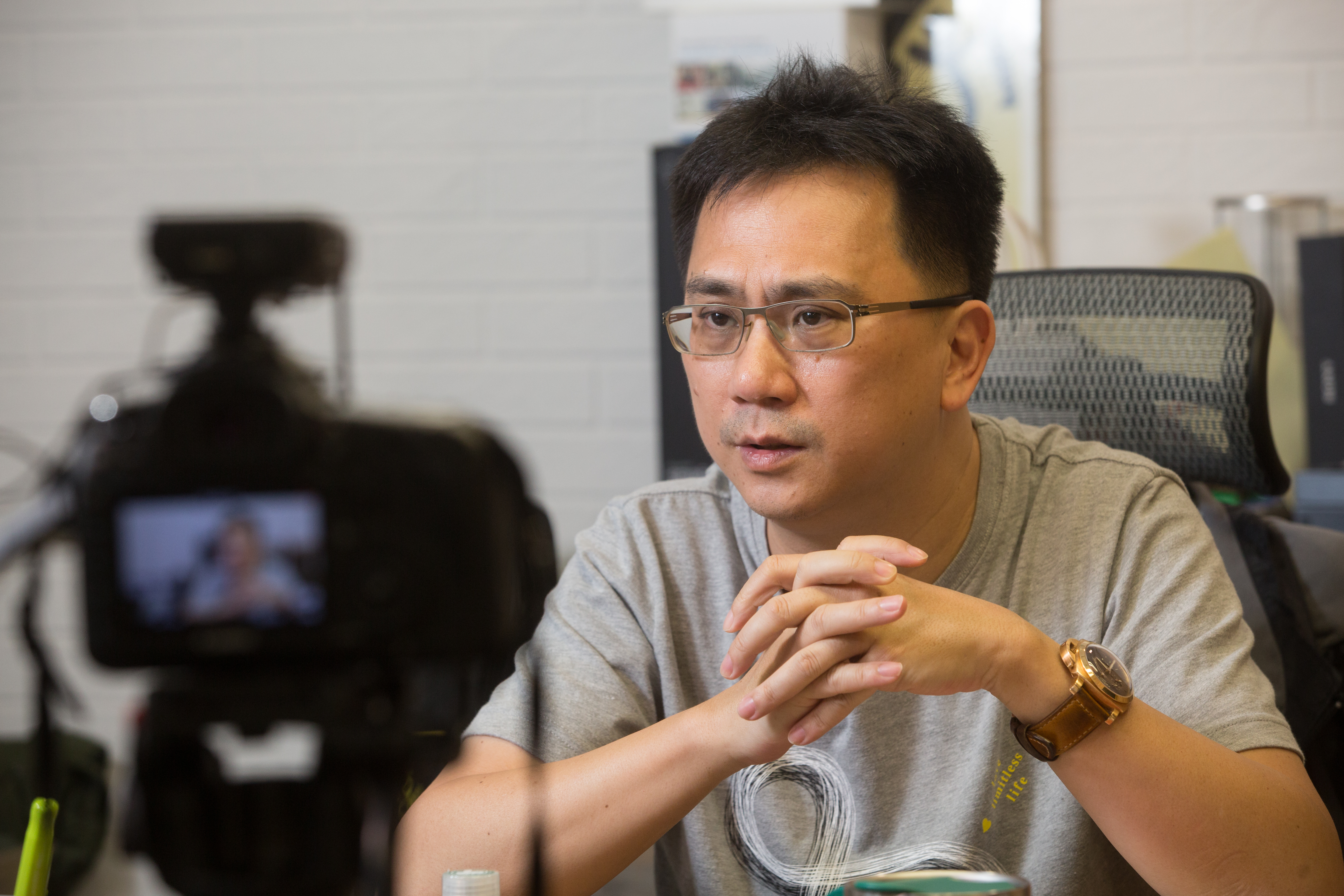 高中擺地攤練出口才的陳延昶（左二），退伍後一路做到震旦信義分公司副理。