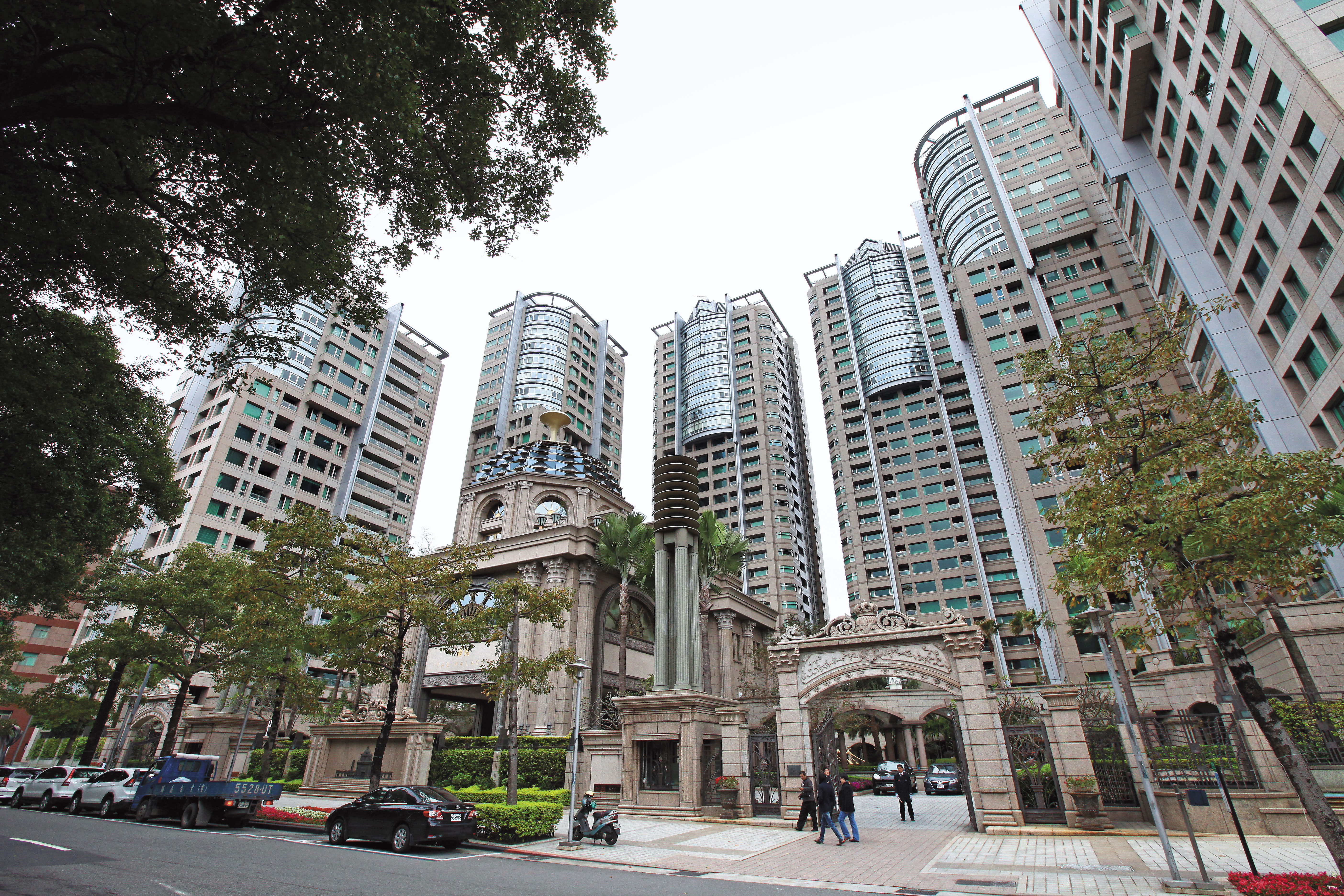 伍必翔在帝寶豪宅召開董事會,希望董事背書同意讓必翔電借款6億元,卻沒提出任何書面資料。圖為帝寶。