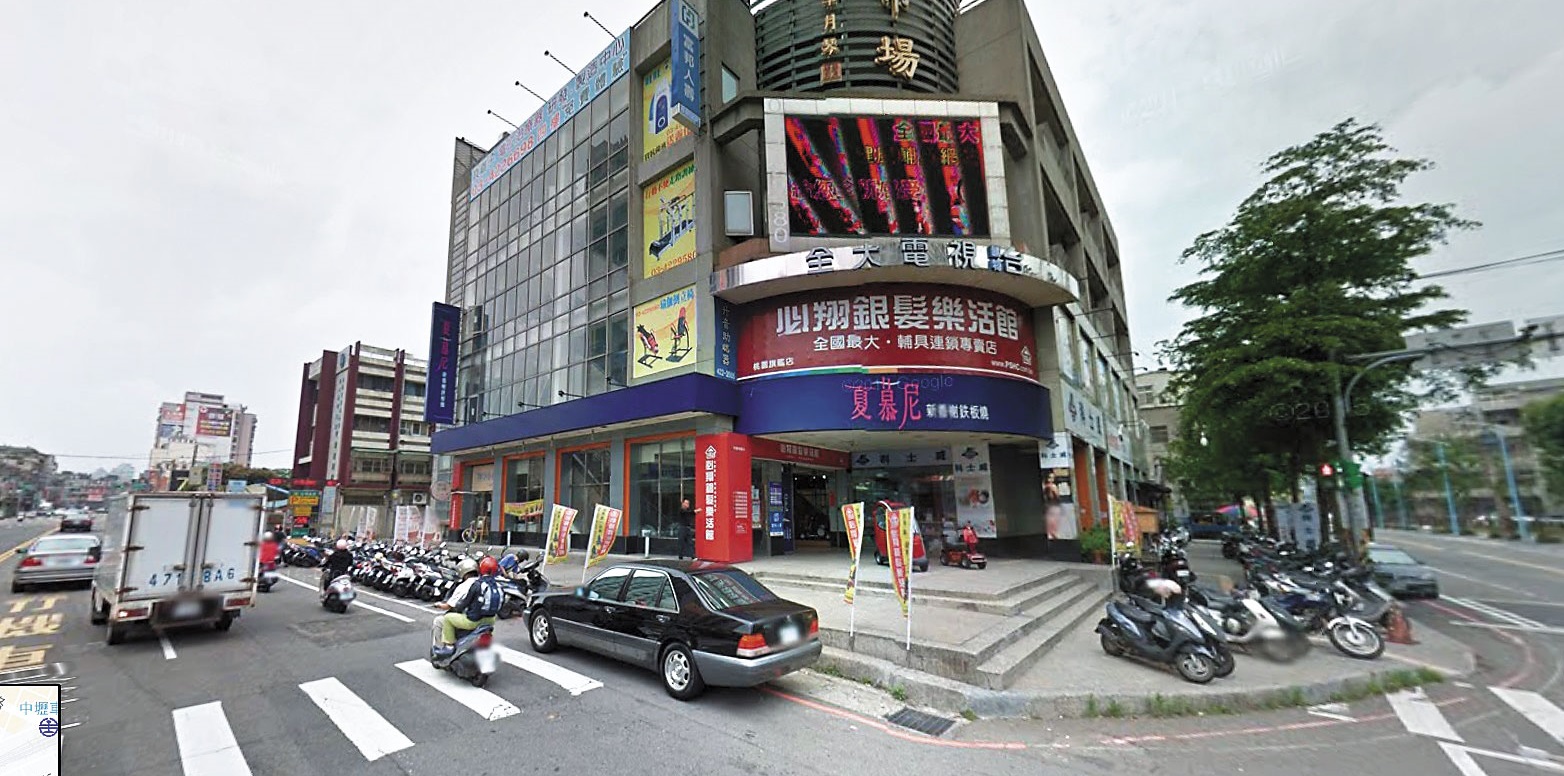 必翔在全台各地成立銀髮樂活館，銷售各式輔具及電動車，市場評價不差。（翻攝google map）