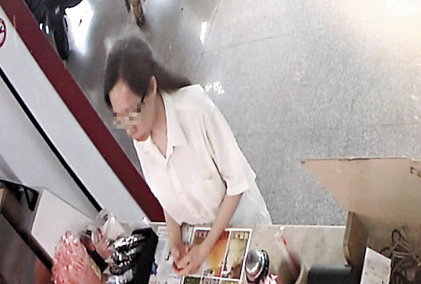 鄰居表示,中度精障的林女常常一個人在外頭閒晃,有時還會偷拿鄰居的物品,讓鄰里相當頭痛。(翻攝畫面)