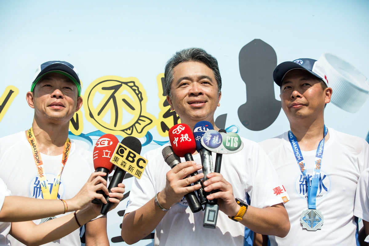 泰山詹家堂兄弟內鬨，去年前董事長詹岳霖被拉下馬，今年董事長詹逸宏再連合家族勢力，迫使詹晉嘉辭副董事長。