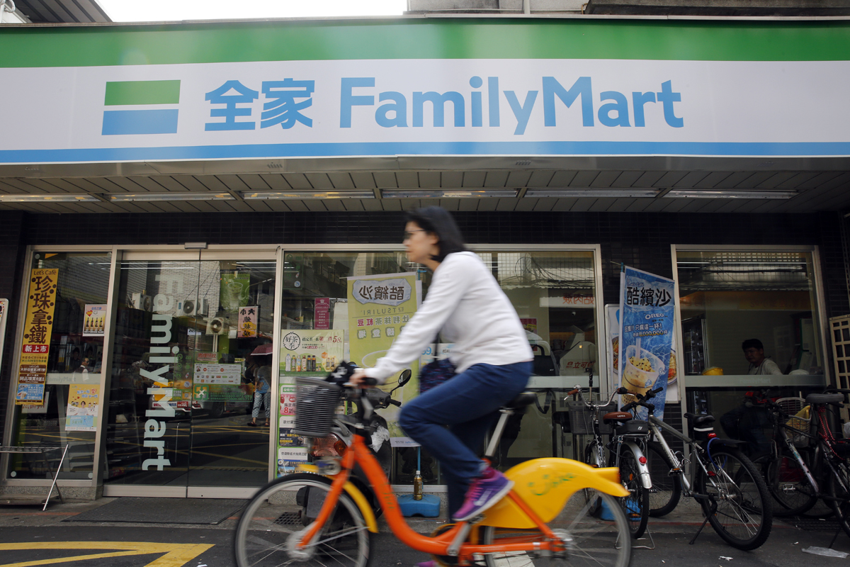 泰山曾創立超商福客多，2007年福客多與全家便利商店合併，泰山因此擁有2成全家股權。