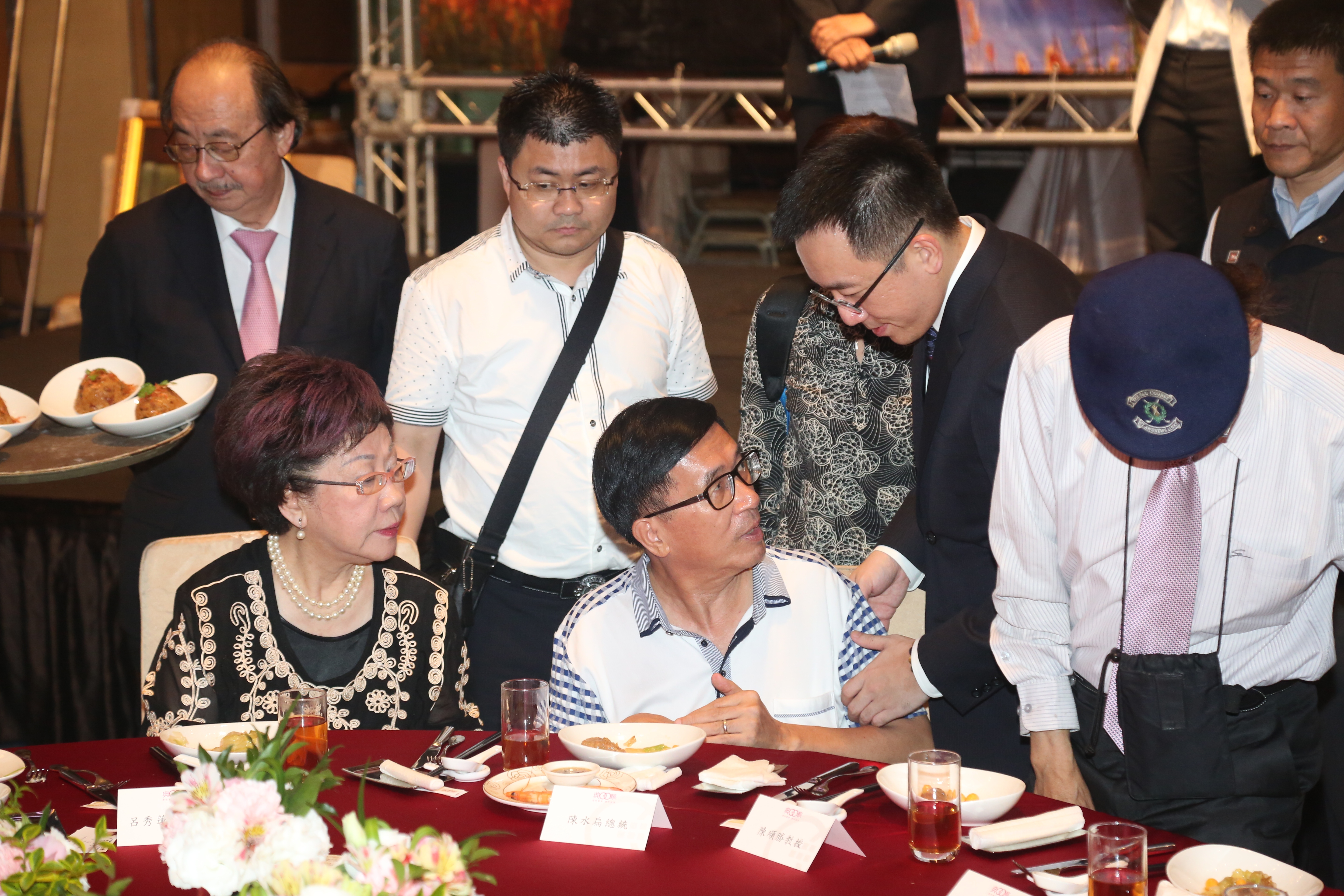 保外就醫的前總統陳水扁違反台中監獄五不禁令，19日北上參加凱達格蘭基金會募款餐會。