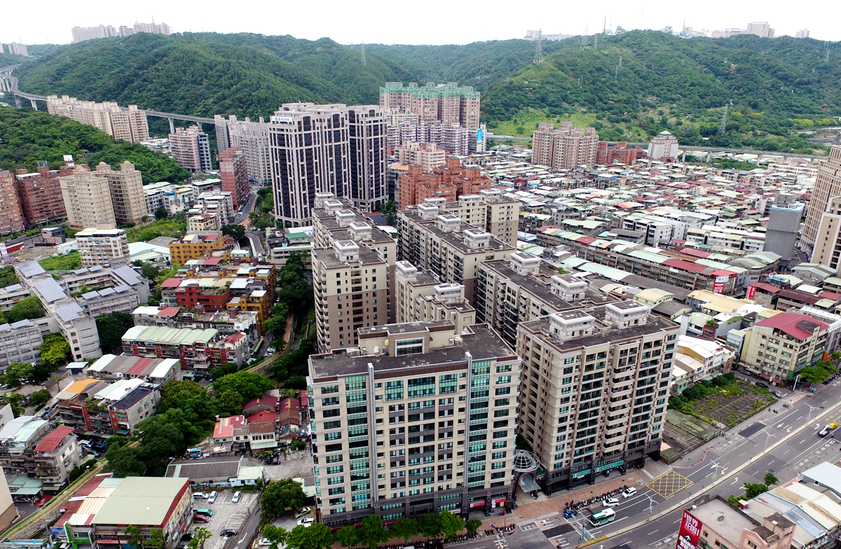 保力達新莊舊廠已改建成住宅大樓「峰景鳳翔」。