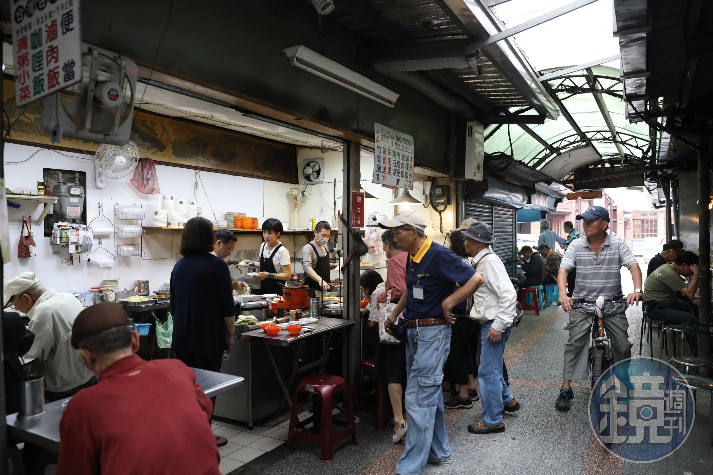 「阿偉台灣古早味」躲在狹仄的市場小巷內。
