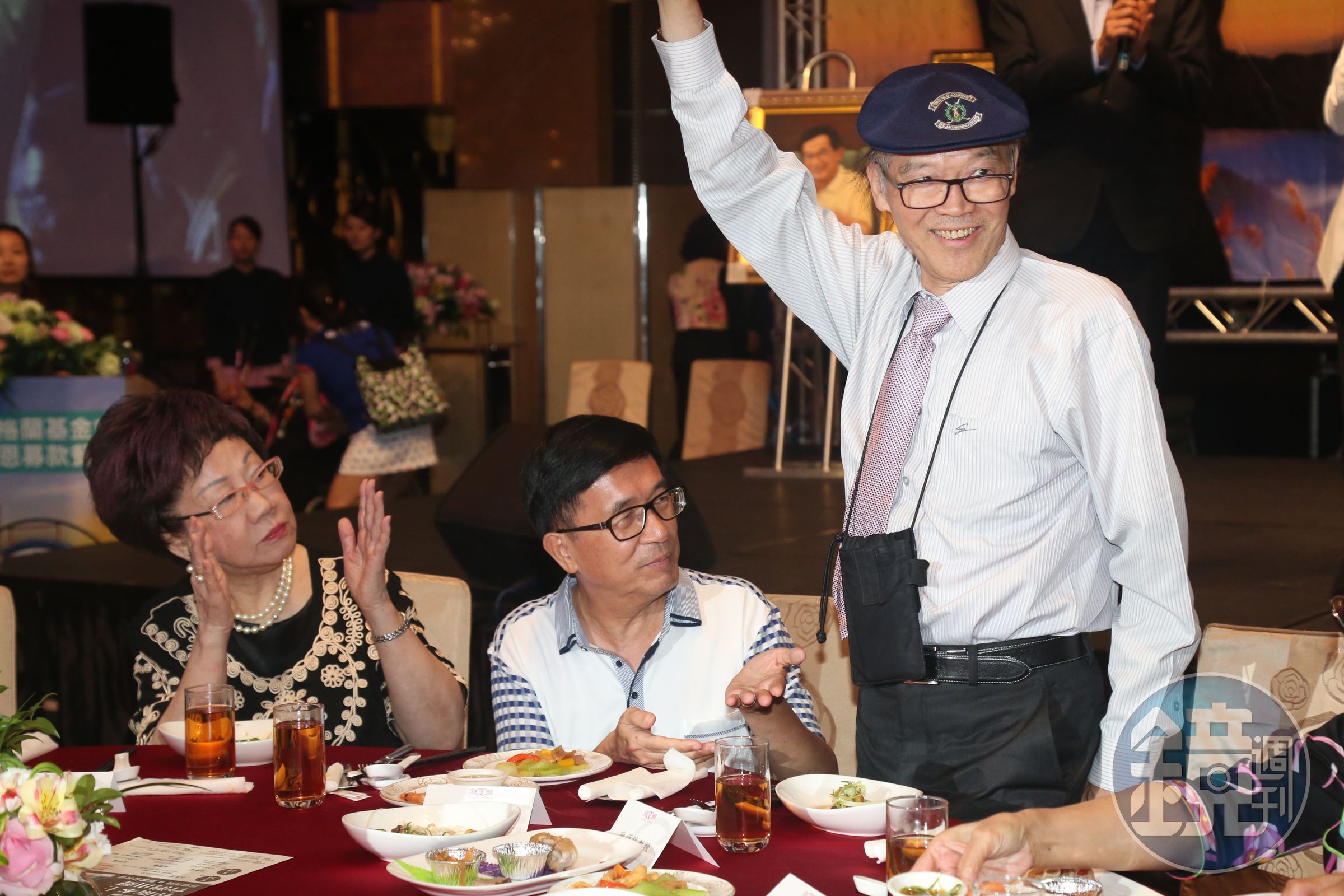 陳水扁的醫療團隊陳順勝（右）教授提出醫療證明，聲請尚未定讞的5大案停止審判獲准。