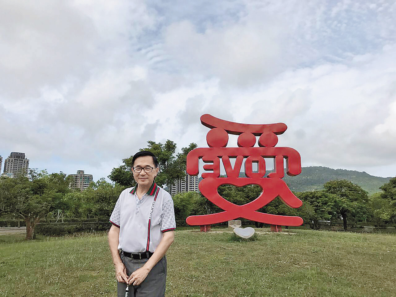 陳水扁經常出外散步，透過每個月的診療，腦退化症狀漸趨穩定。（陳致中提供）