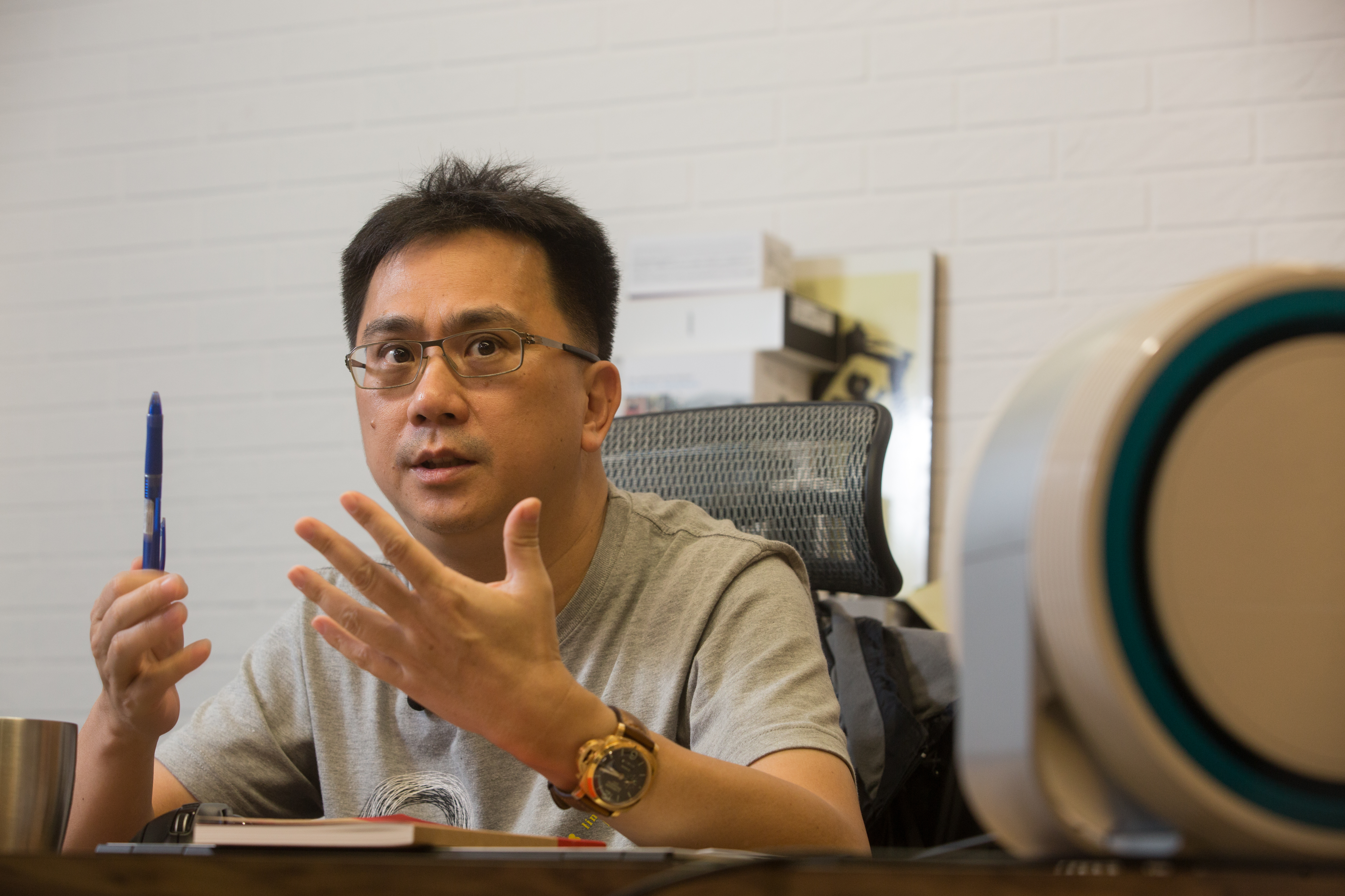 陳延昶2007年成立團購網,主打家電產品,去年搭上網路直播熱潮,靠影像刺激銷售,業績衝上16億元。