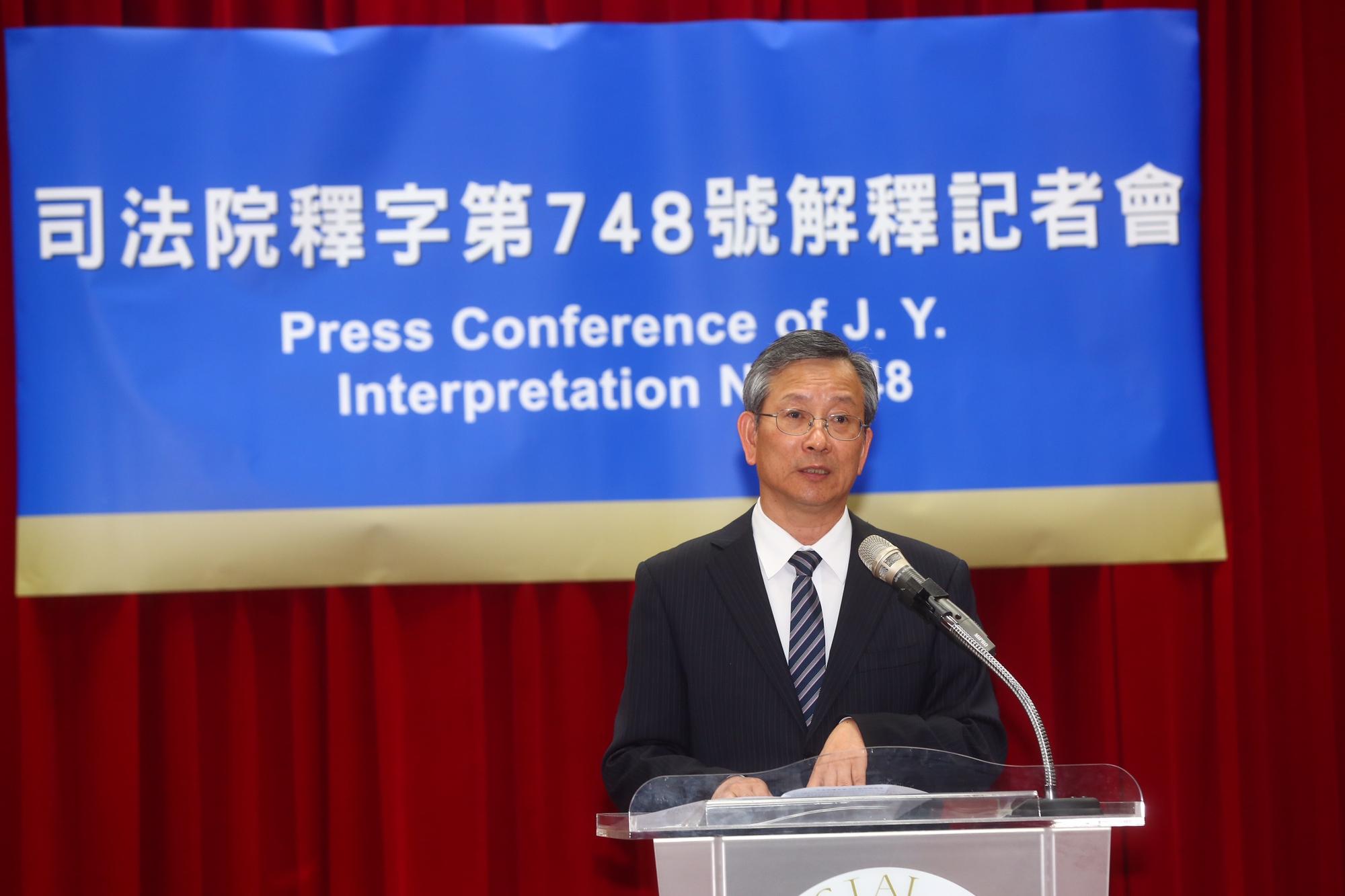 司法院大法官針對同婚釋憲,今(24日)由祕書長呂太郎宣讀解釋文,確立我國將同婚合法化。