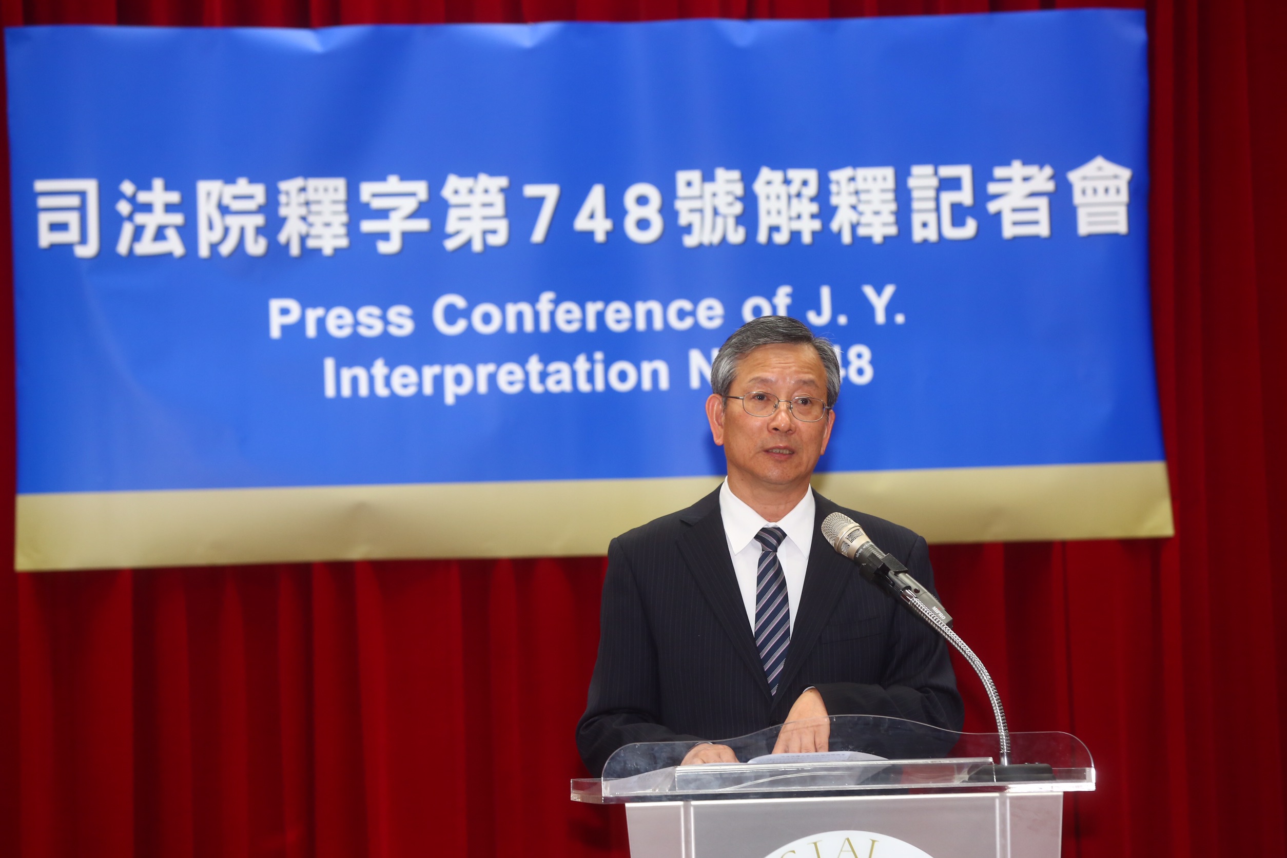 司法院大法官針對同婚釋憲，今（24日）由祕書長呂太郎宣讀解釋文，確立我國將同婚合法化。