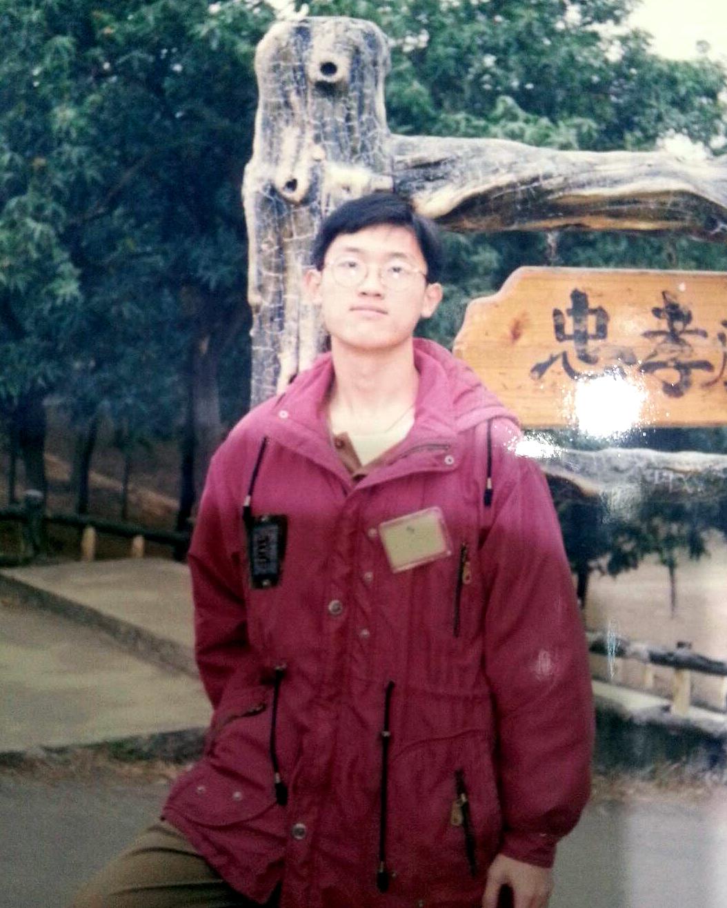 從大學二年級就開始玩股票的阿斯匹靈，希望能從股票買賣過程找出交易規則，因此發揮數學系學生的特質，日日研究台股。