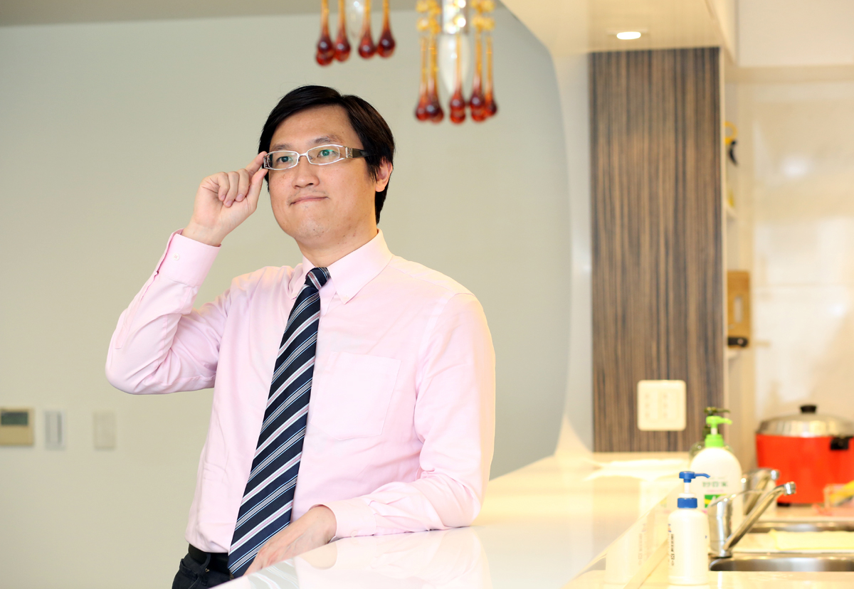 過去阿斯匹靈每天盯盤，頻繁下單，連醫生都說，吃高單位的葉黃素也沒用啦！