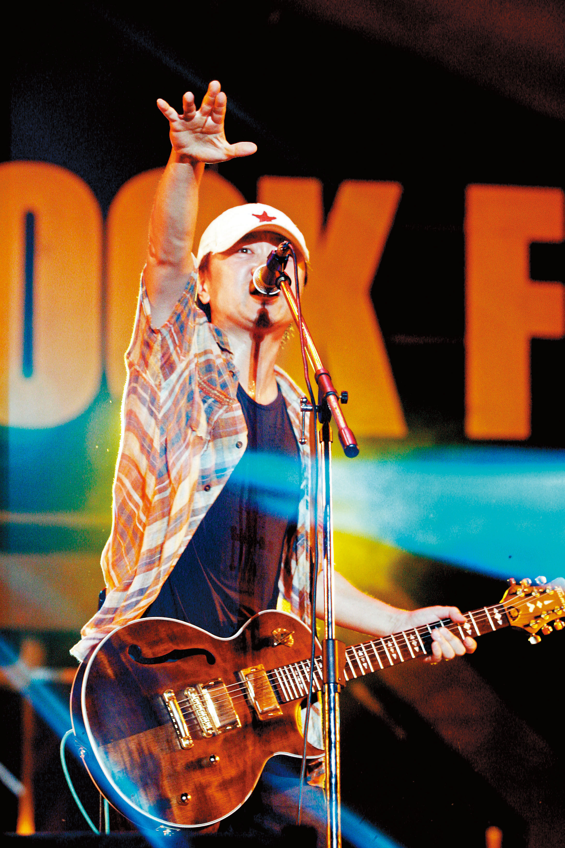 張四十三創立「貢寮海洋音樂祭」(Ho-Hai-Yan Rock Festival),2007年成功將中國搖滾歌手崔健邀來台。(角頭提供)