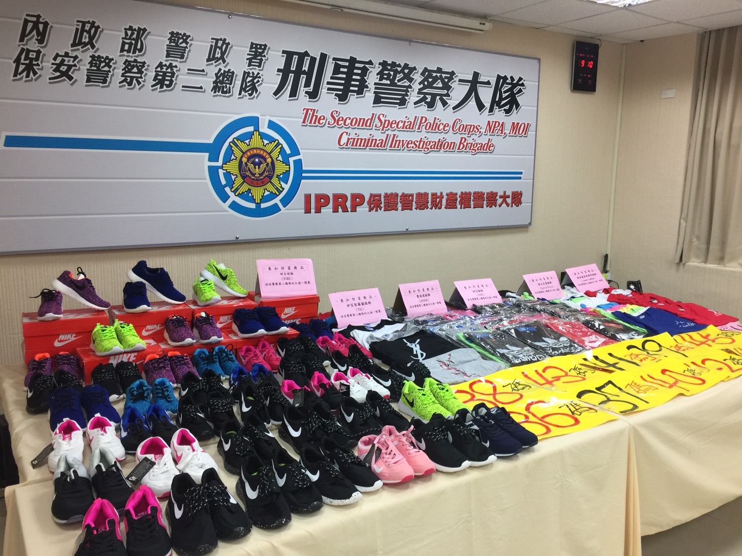 大量假貨入侵樂華夜市,讓消費者穿了之後全身過敏。