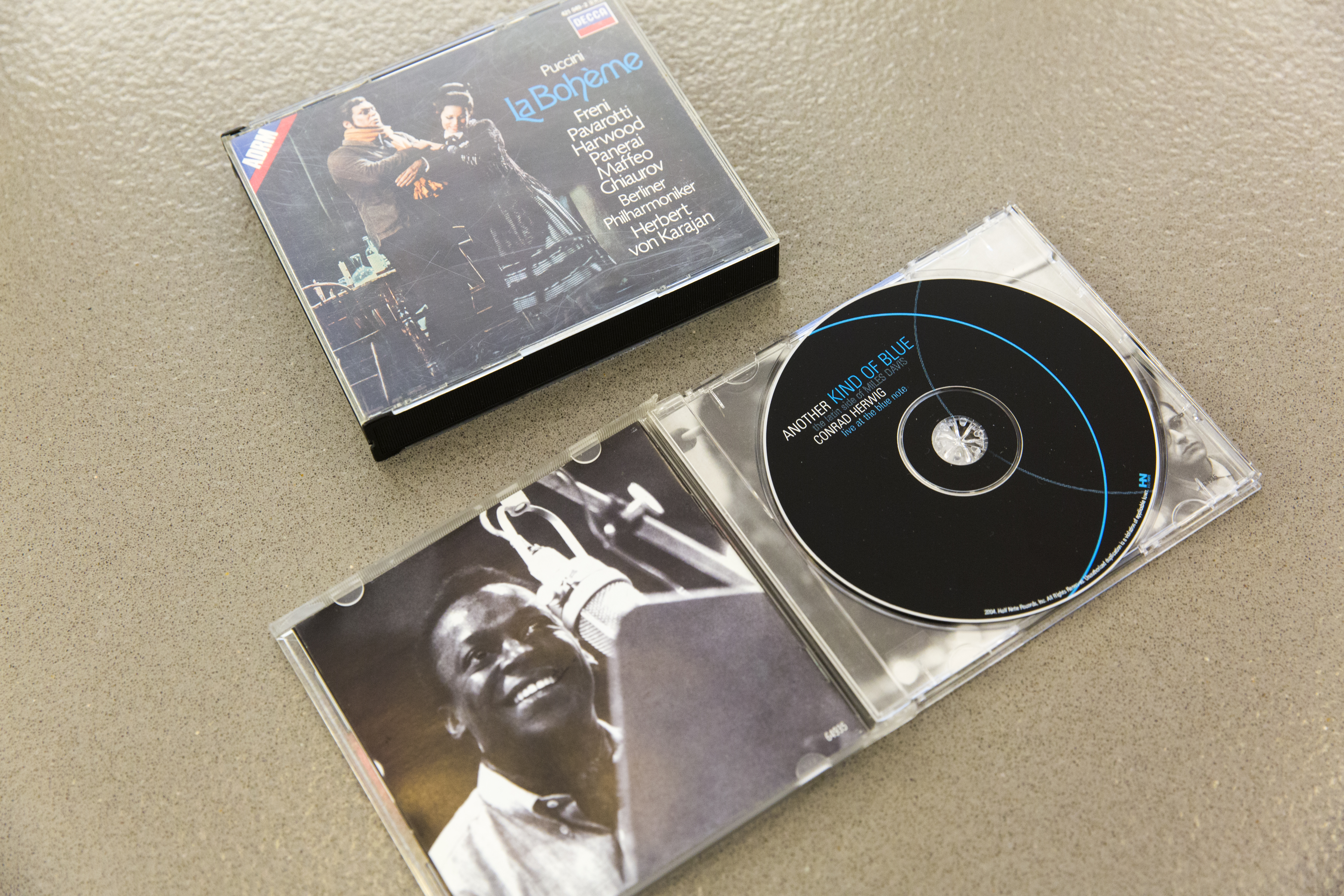 歌劇《波西米亞人》是蔡珠兒包粽子時搭配的音樂，而Miles Davis的《Kind of Blue》則是熬湯良伴。