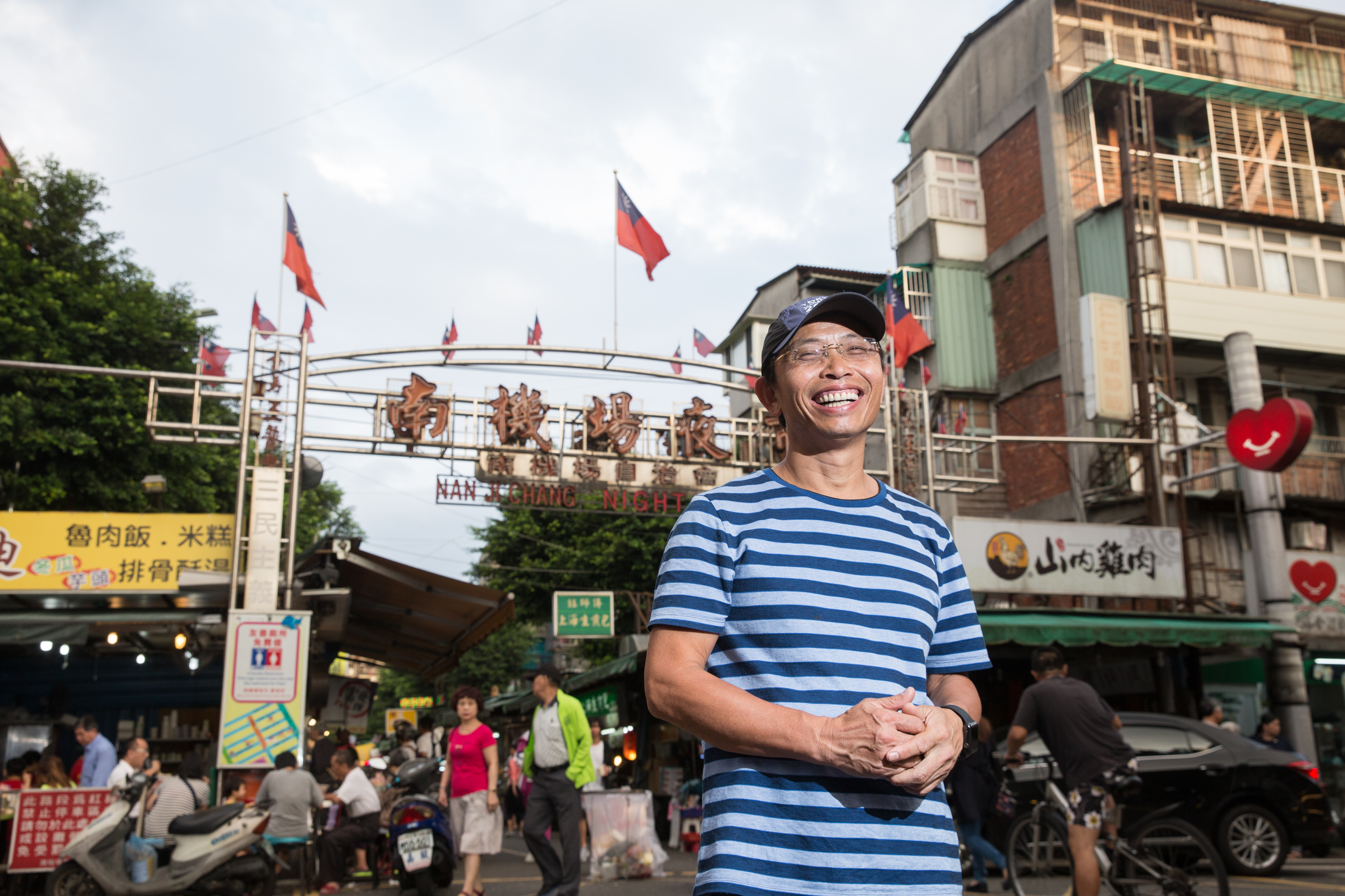 新東南海鮮餐廳老闆黃文童對南機場夜市有深厚情感,也有必吃的口袋名單。