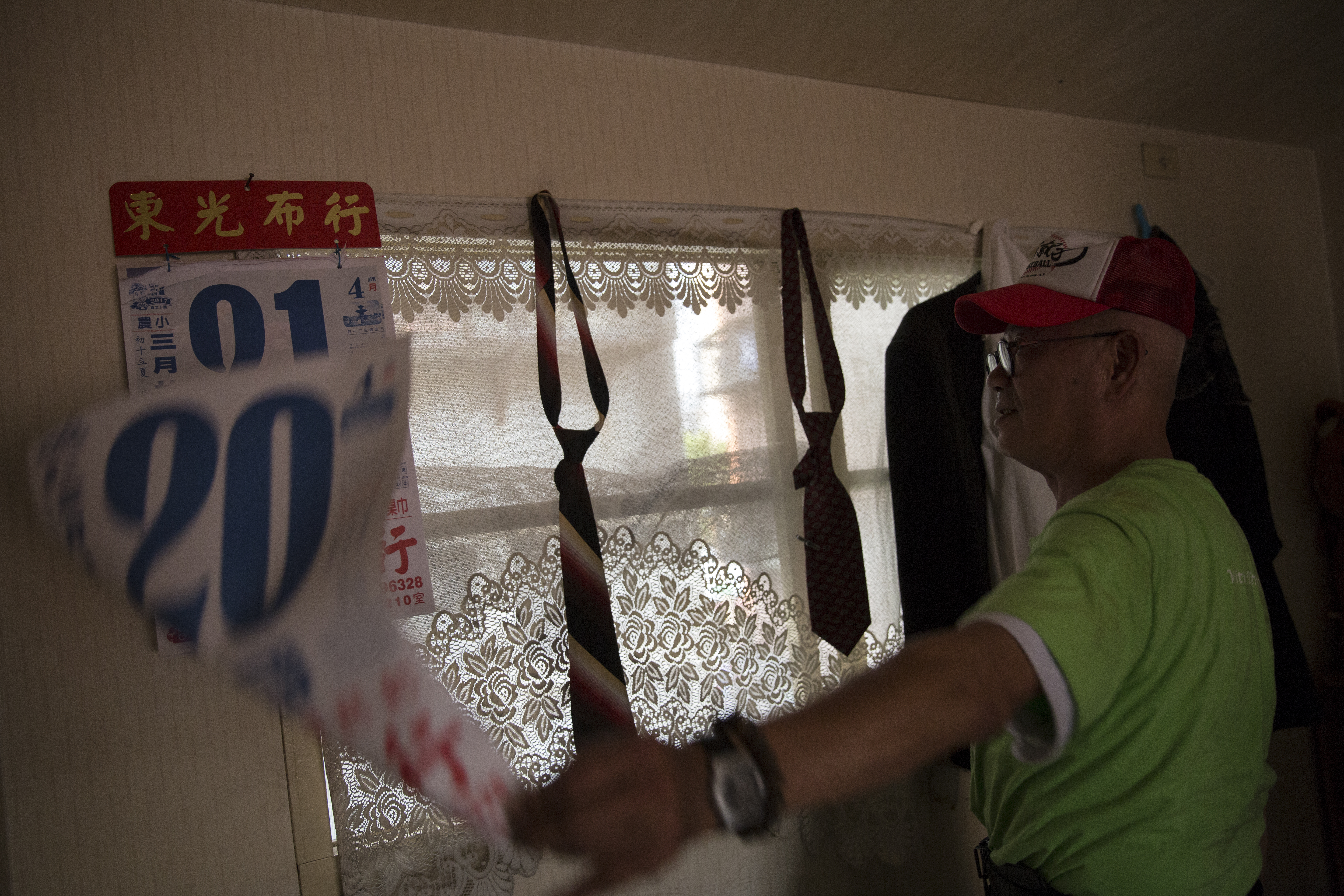 王明俊喜歡把日子過得精彩，所以常常覺得時間不夠用。