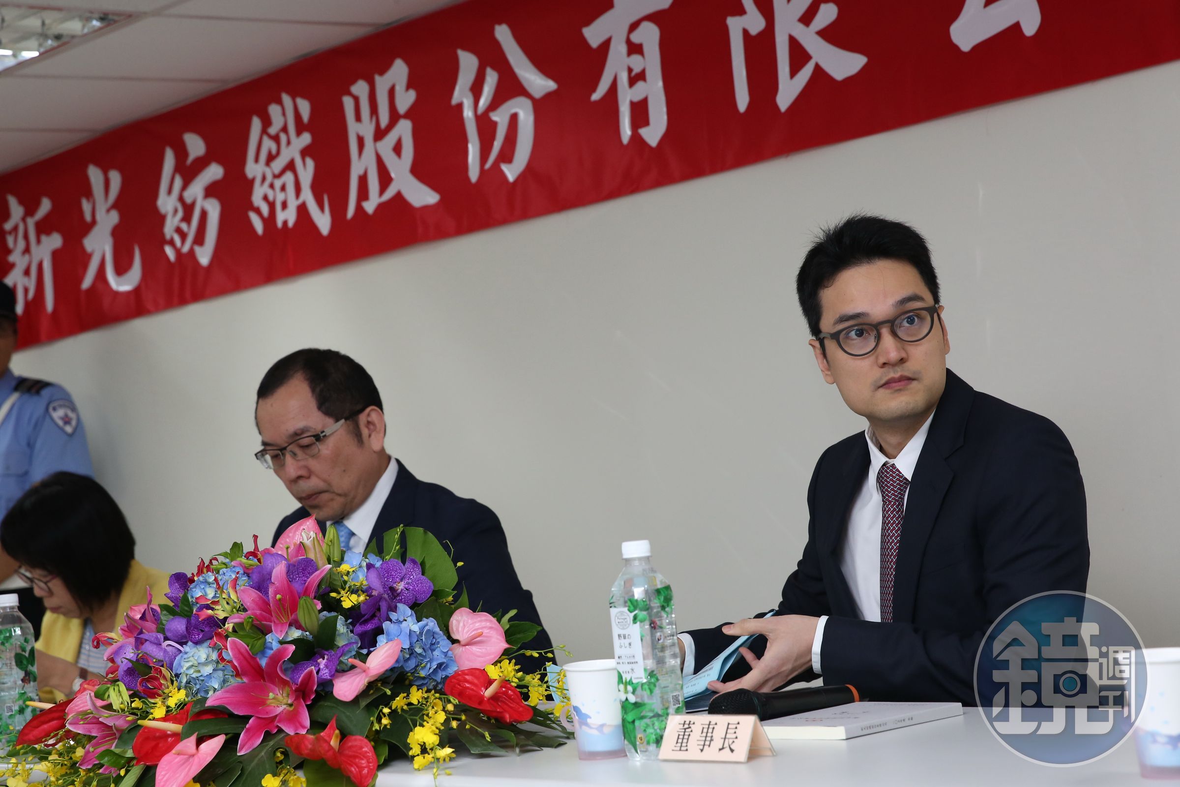 新紡今天舉行董監改選，吳昕恩和哥哥吳昕紘聯手保住經營權。