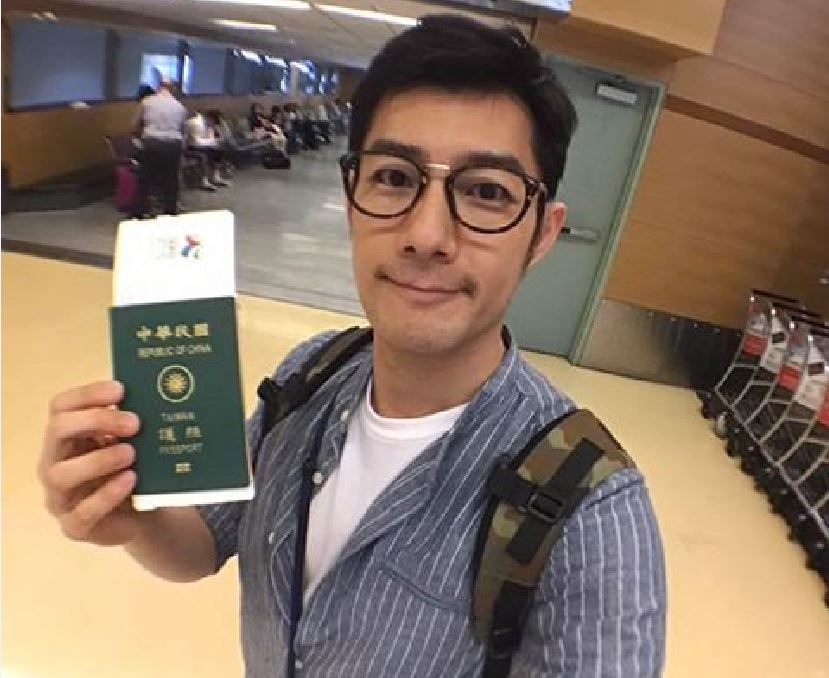 經過數月療傷，施易男慢慢走出喪母悲痛，開始接簡單工作外還會一個人旅行。