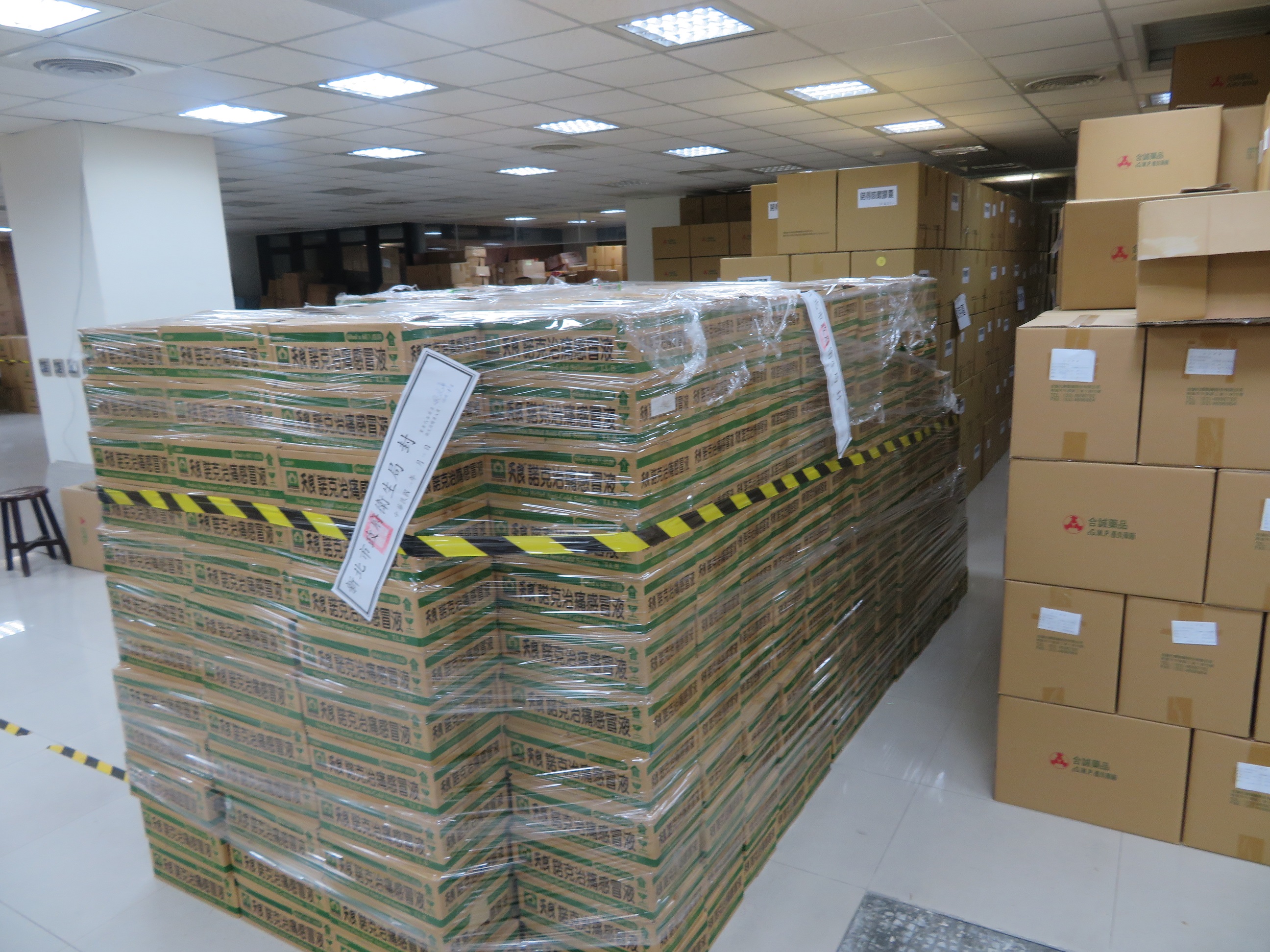 天良諾克治痛感冒液驚爆竄改有效期限2度販售，查出有超過92萬瓶流入市面。