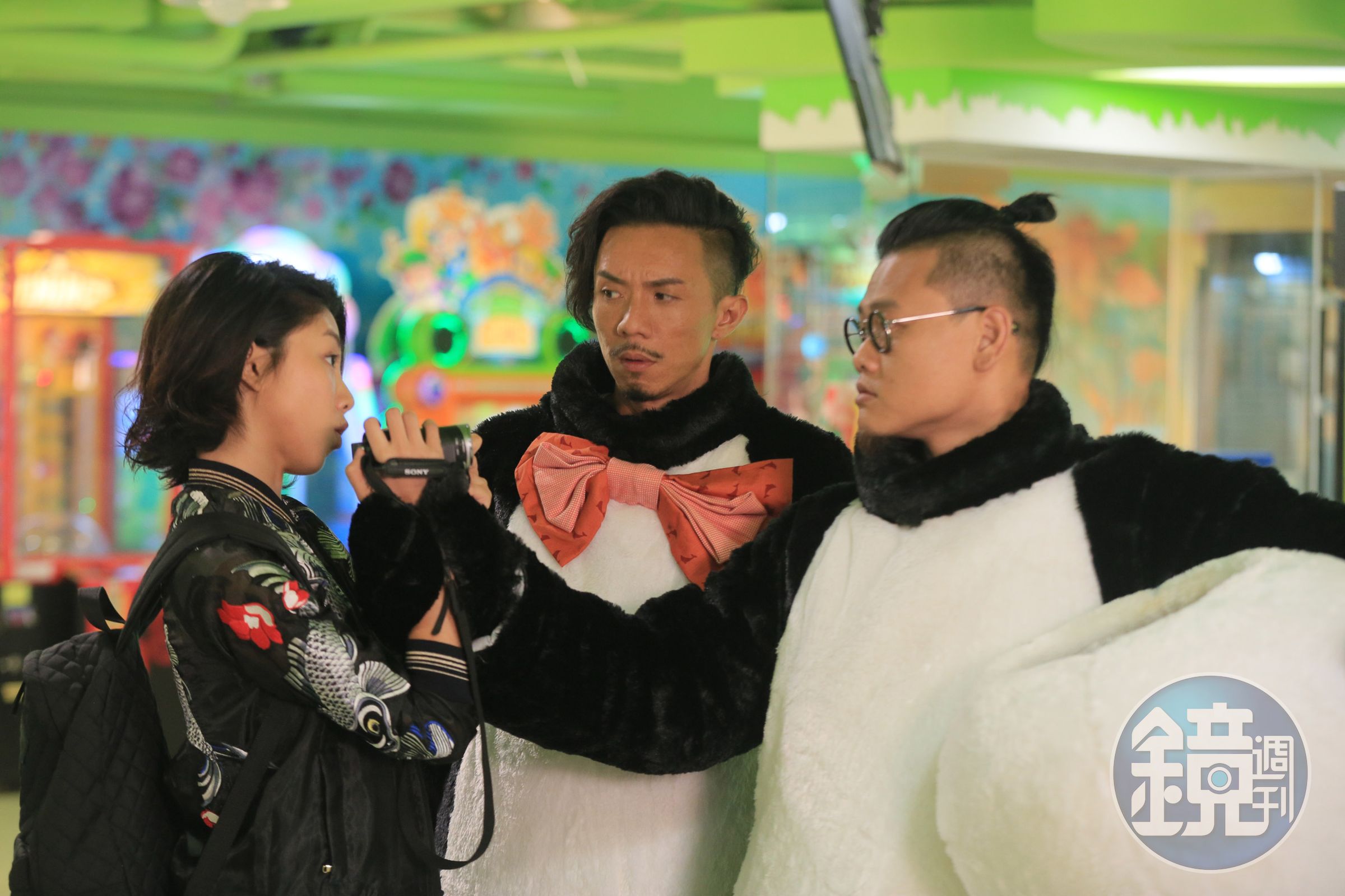 白只（右）跟顏卓靈（左）這對金馬情侶檔在電影《今晚打喪屍》合作，兩人都表示不尷尬。