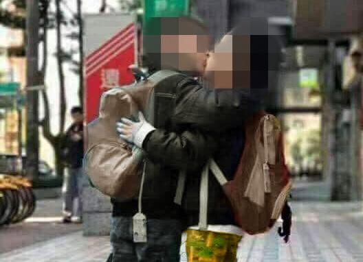 楊媽媽將2個兒子親吻照在臉書分享,卻遭反同婚團體盜用,她呼籲大家勿再流傳此照片。