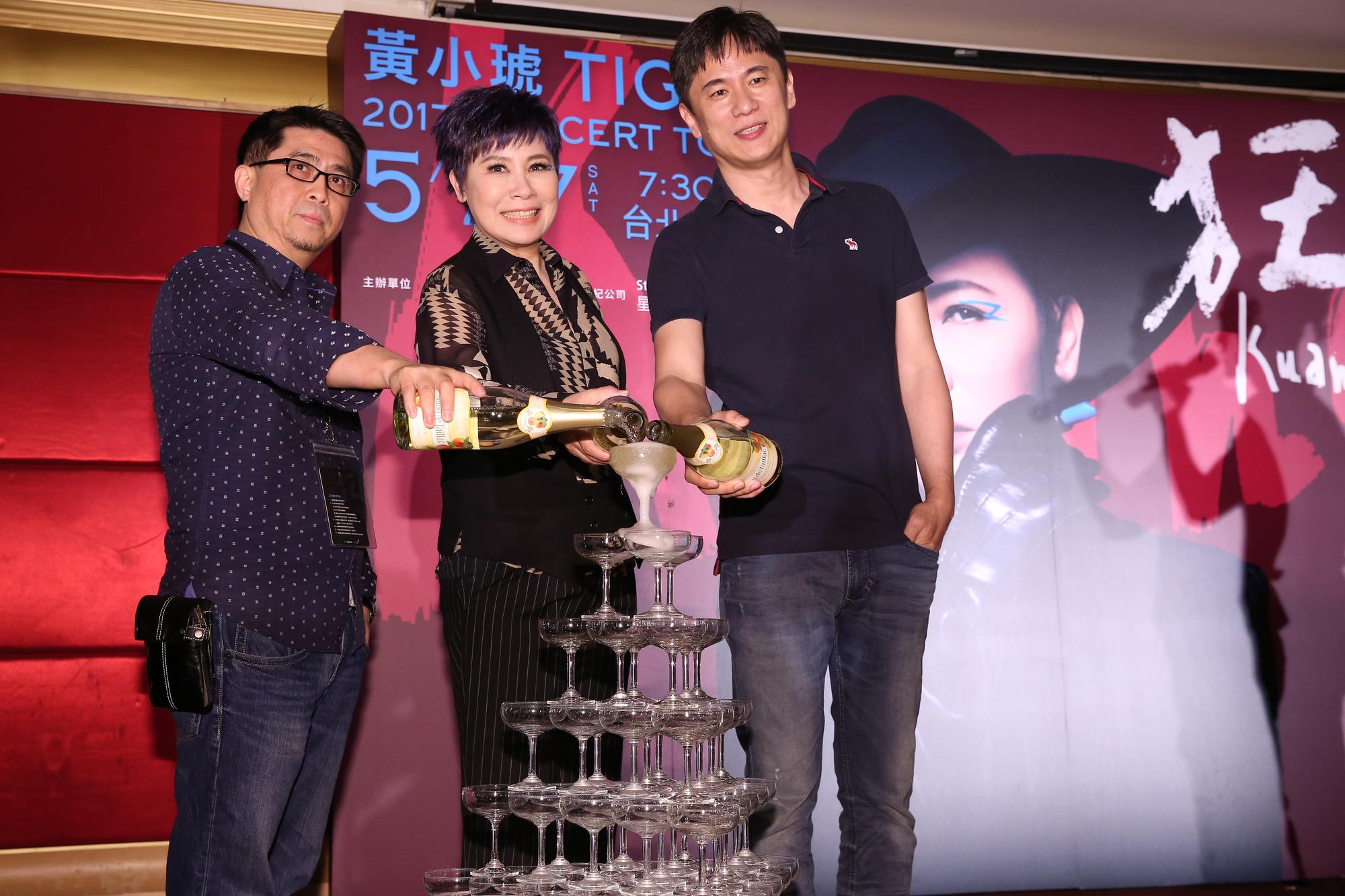 黃小琥慶功宴上為自己打了200分,初次攻蛋成績傲人。
