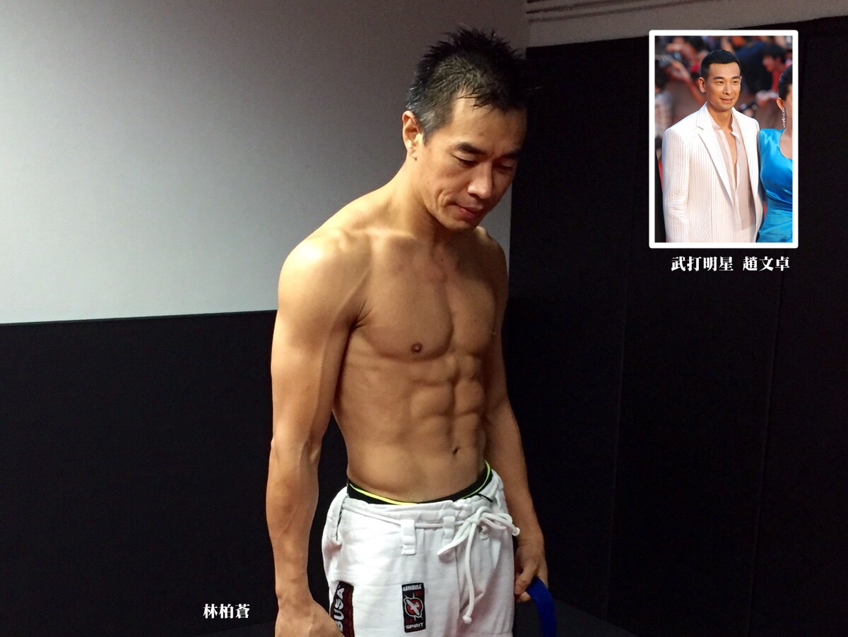 林柏蒼外表斯文，西裝外套裡藏著結實的六塊肌。