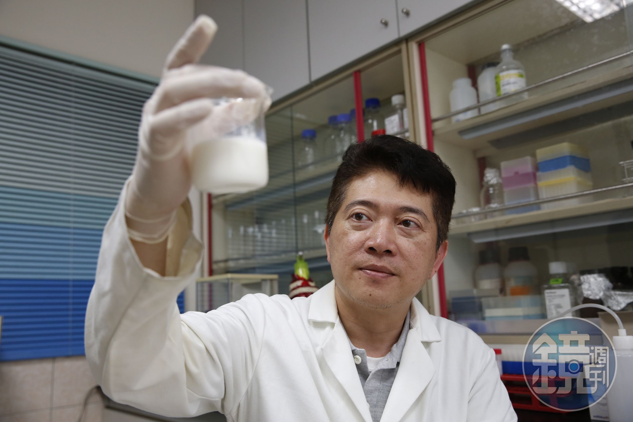 輔英科技大學助理教授李政達表示，鹿角菜膠雖為合法添加物，但也有國際學者認為有風險。