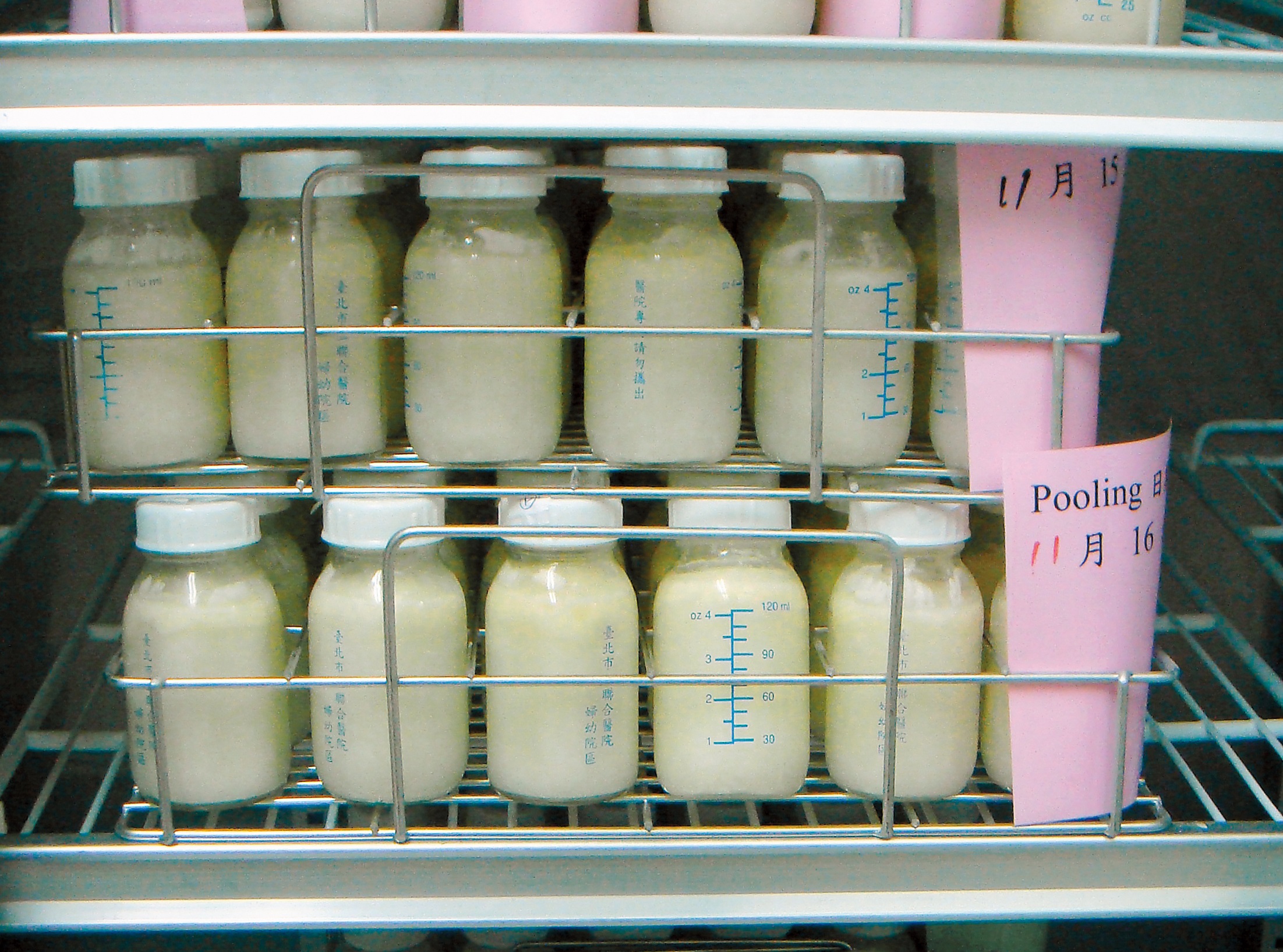 母乳庫總中心每年平均收到400萬毫升經檢驗合格的捐贈母乳。