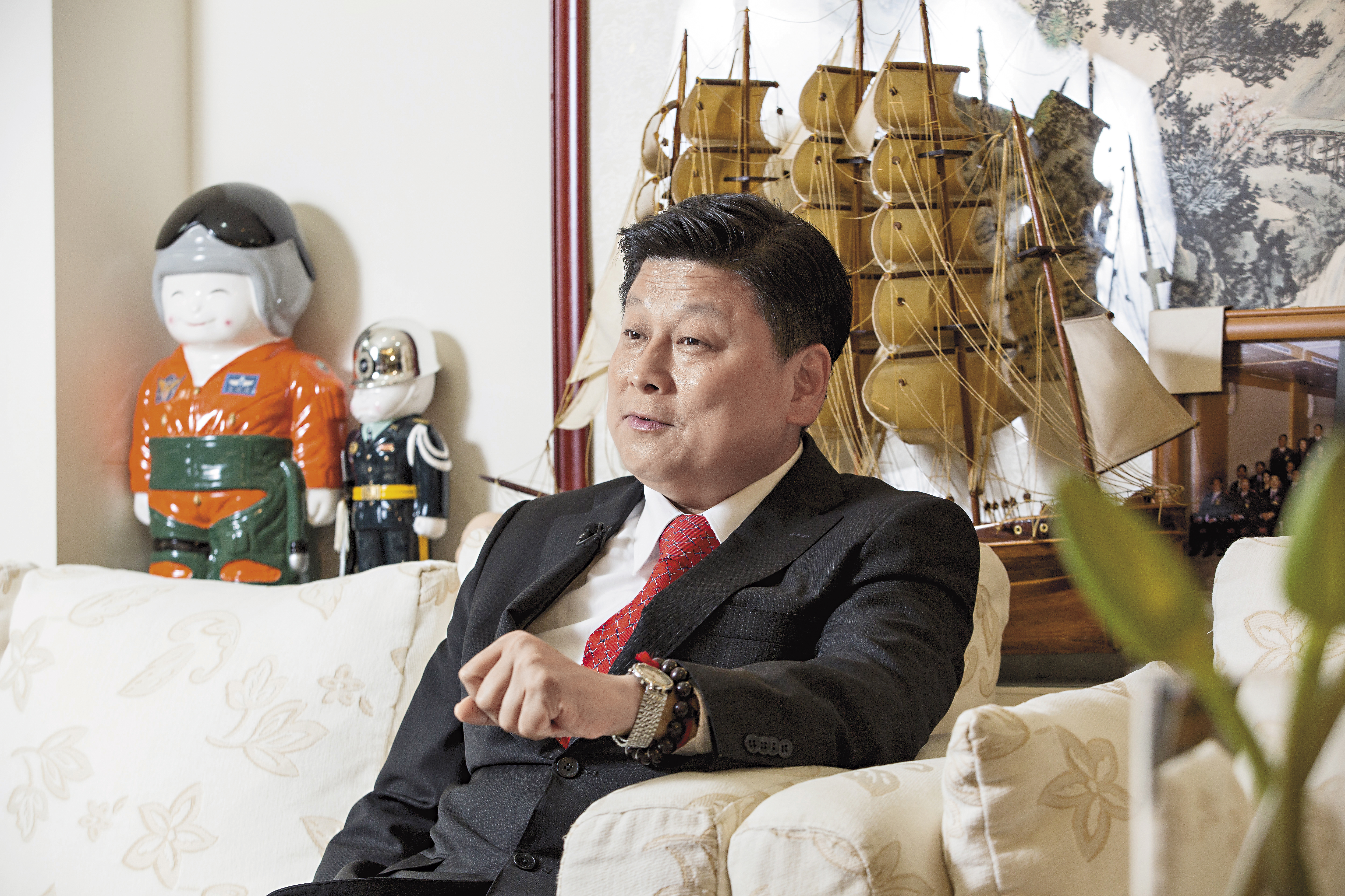 傅崐萁在台北長大，對台北市政有很多想法。他也認為在花蓮縣長任內成功把190億元債務降低，對此非常自豪。